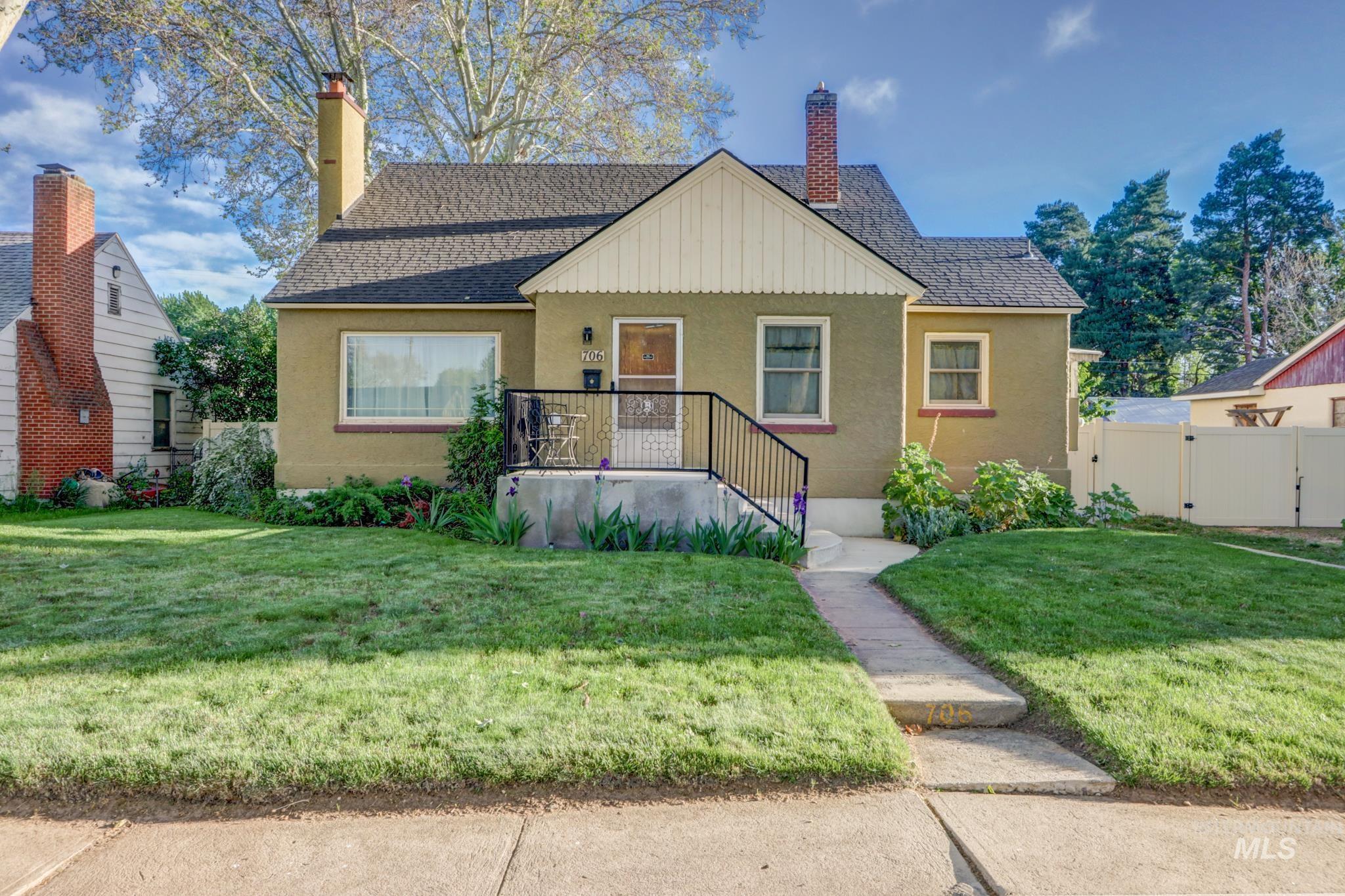 706 E 1st, Emmett, Idaho 83617, 3 Bedrooms, 2 Bathrooms, Residential For Sale, Price $460,000, 98985311
