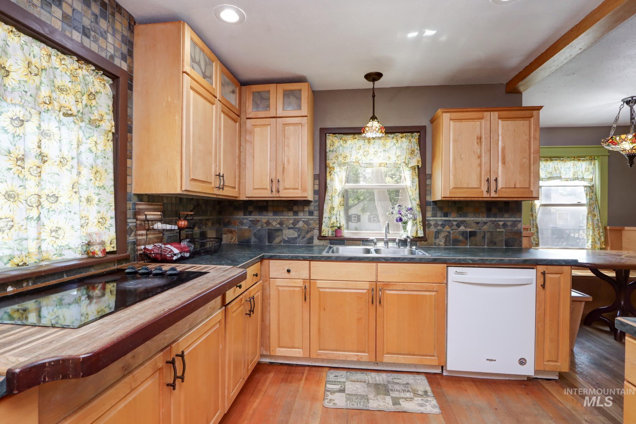 706 E 1st, Emmett, Idaho 83617, 3 Bedrooms, 2 Bathrooms, Residential For Sale, Price $460,000, 98985311