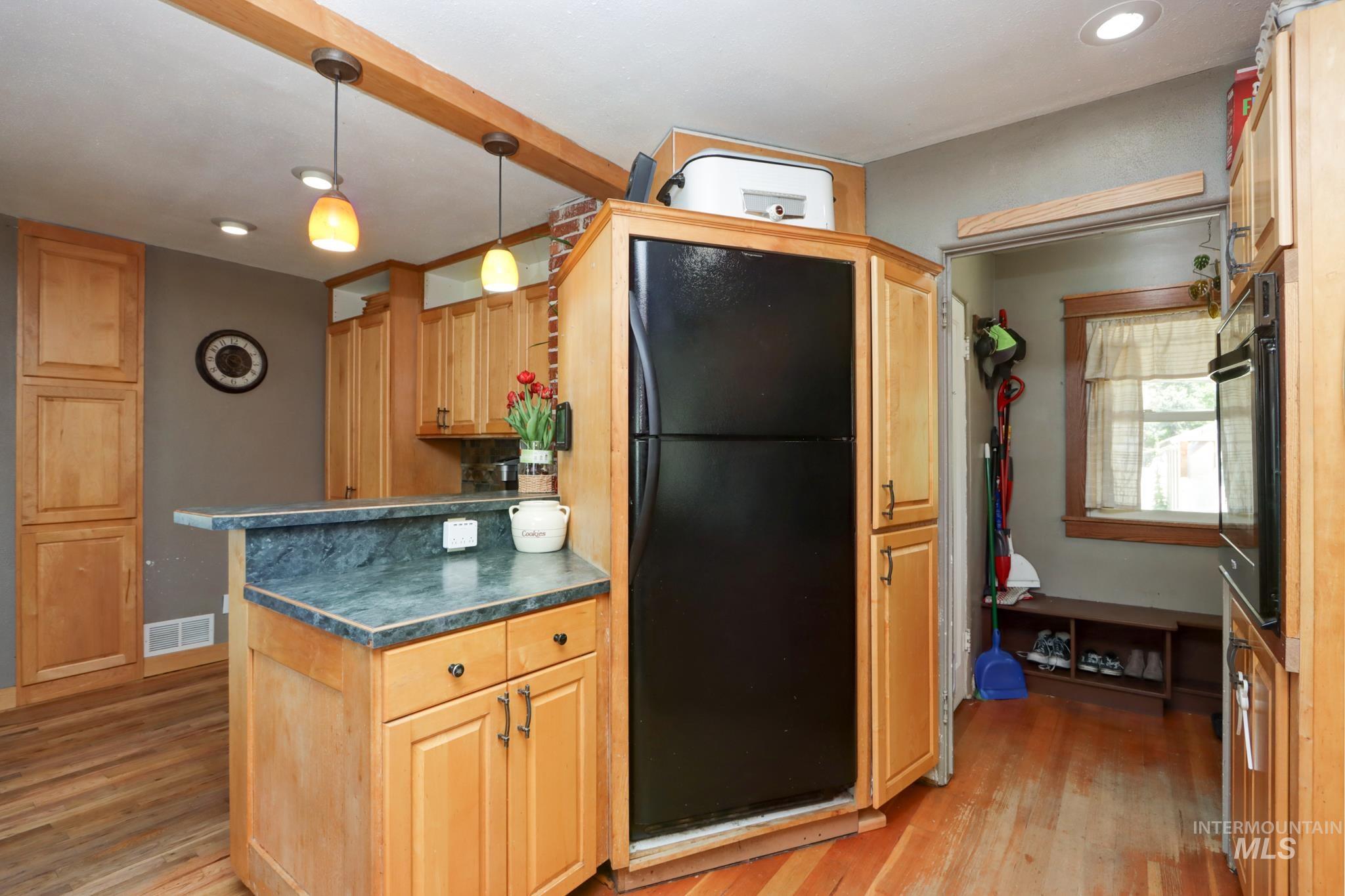 706 E 1st, Emmett, Idaho 83617, 3 Bedrooms, 2 Bathrooms, Residential For Sale, Price $460,000, 98985311