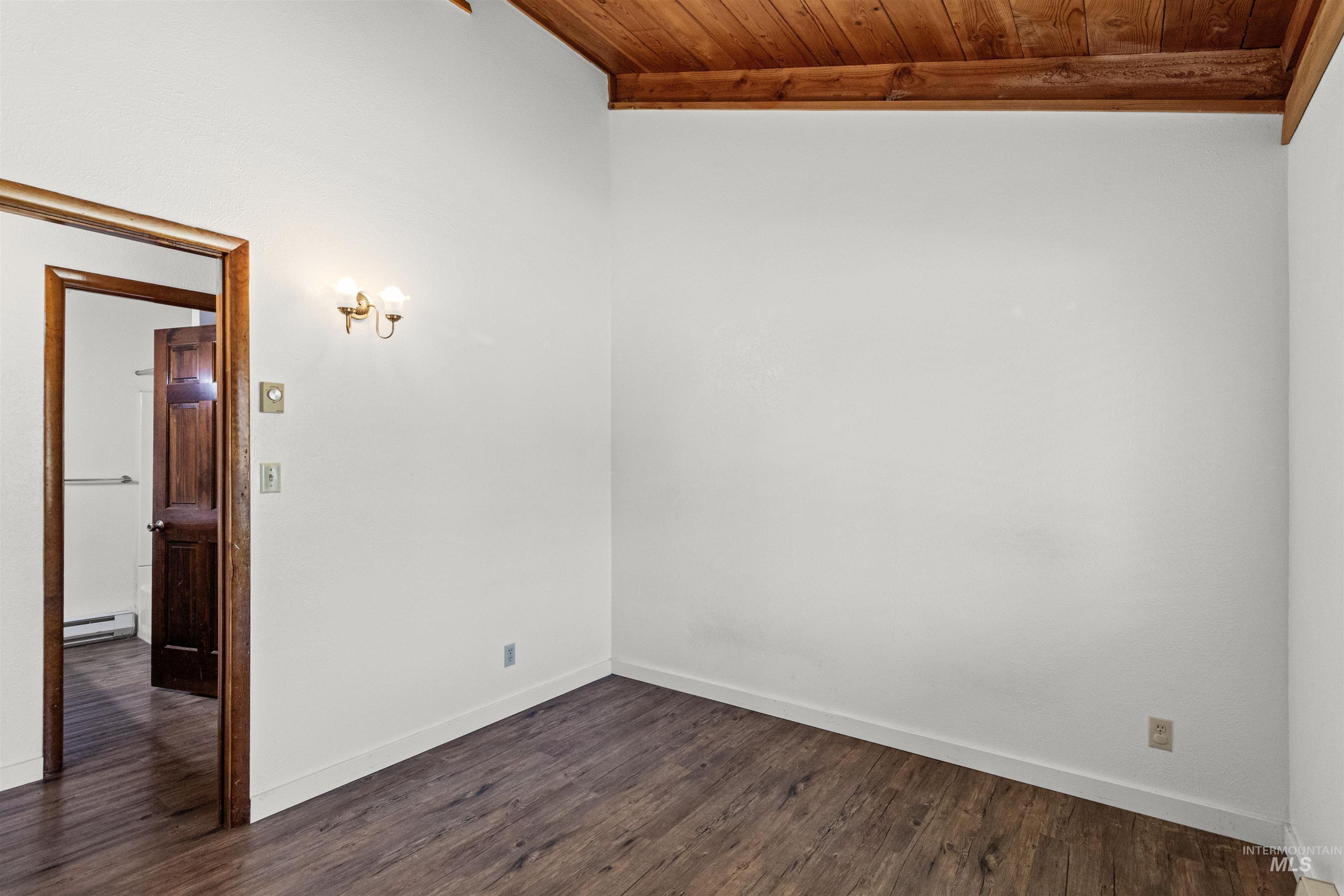 2009 Glen View Drive, Nampa, Idaho 83686, 3 Bedrooms, 2 Bathrooms, Residential For Sale, Price $352,000,MLS 98985313