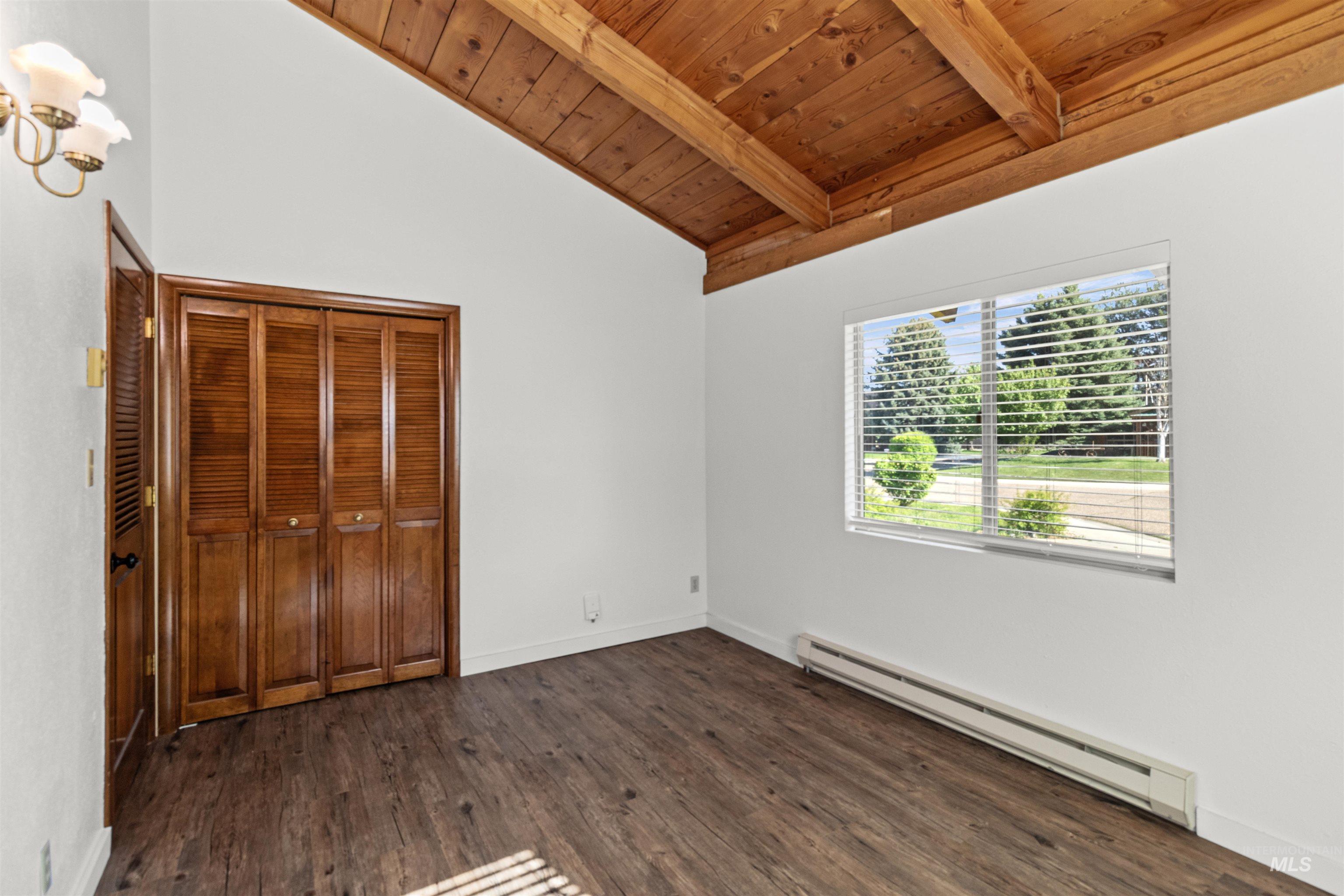 2009 Glen View Drive, Nampa, Idaho 83686, 3 Bedrooms, 2 Bathrooms, Residential For Sale, Price $352,000,MLS 98985313
