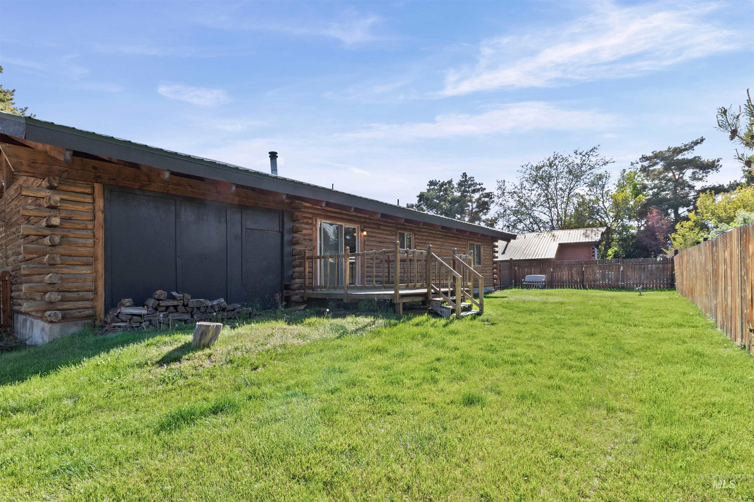 2009 Glen View Drive, Nampa, Idaho 83686, 3 Bedrooms, 2 Bathrooms, Residential For Sale, Price $352,000,MLS 98985313