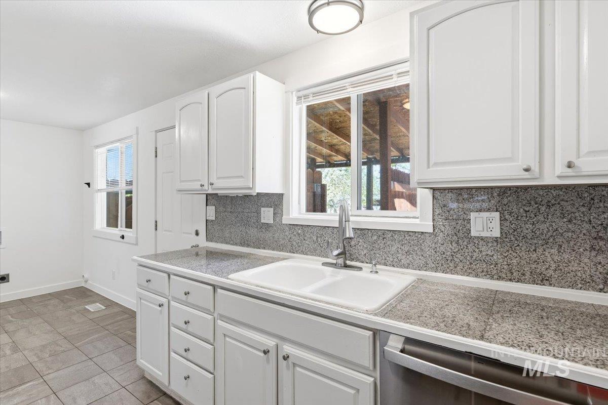2664 S Gourley, Boise, Idaho 83705, 5 Bedrooms, 2 Bathrooms, Residential For Sale, Price $469,000,MLS 98985318