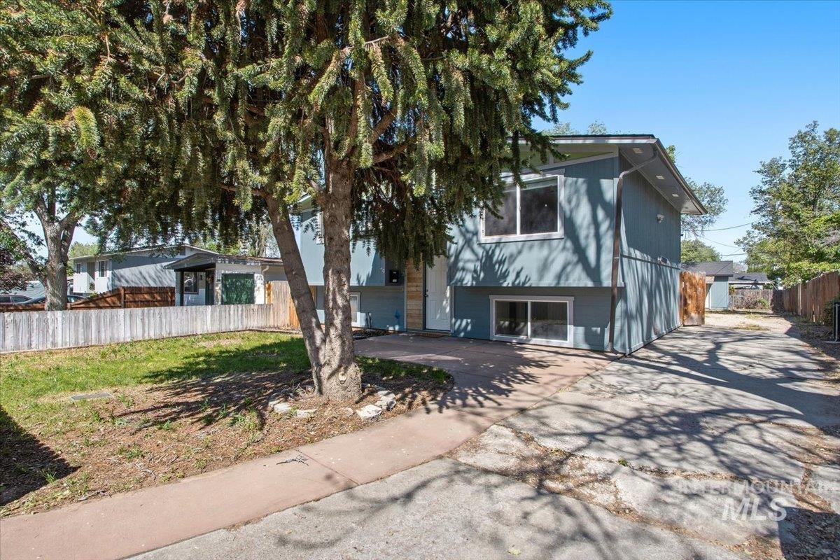 2664 S Gourley, Boise, Idaho 83705, 5 Bedrooms, 2 Bathrooms, Residential For Sale, Price $469,000,MLS 98985318