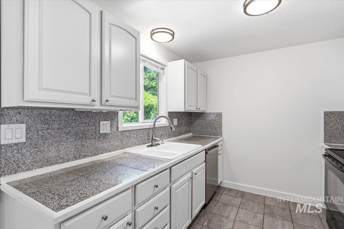 2664 S Gourley, Boise, Idaho 83705, 5 Bedrooms, 2 Bathrooms, Residential For Sale, Price $469,000,MLS 98985318