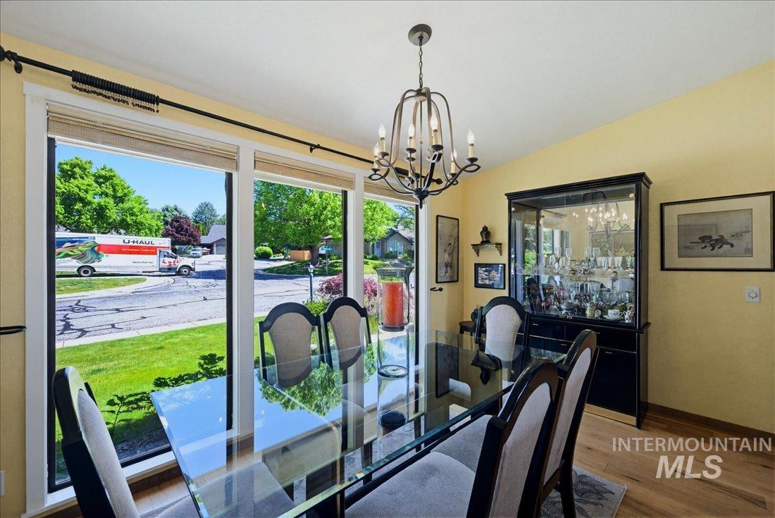 6507 W Summer Hill Drive, Boise, Idaho 83714, 3 Bedrooms, 2 Bathrooms, Residential For Sale, Price $599,900,MLS 98985321