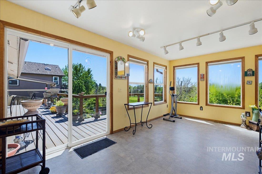 6507 W Summer Hill Drive, Boise, Idaho 83714, 3 Bedrooms, 2 Bathrooms, Residential For Sale, Price $599,900,MLS 98985321