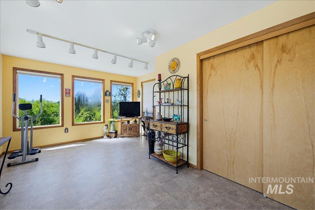 6507 W Summer Hill Drive, Boise, Idaho 83714, 3 Bedrooms, 2 Bathrooms, Residential For Sale, Price $599,900,MLS 98985321