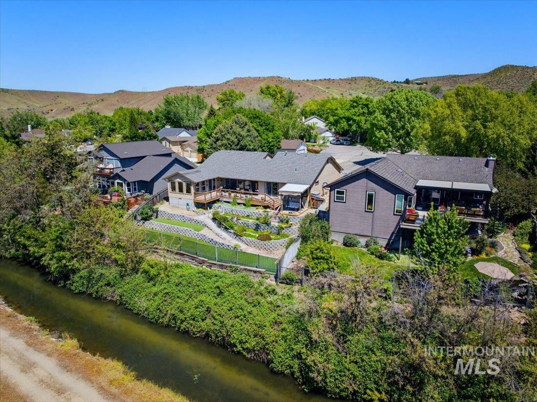 6507 W Summer Hill Drive, Boise, Idaho 83714, 3 Bedrooms, 2 Bathrooms, Residential For Sale, Price $599,900,MLS 98985321
