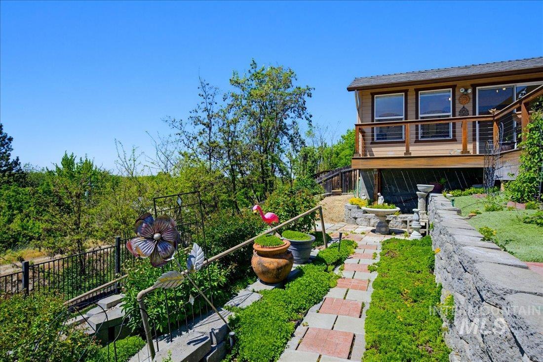 6507 W Summer Hill Drive, Boise, Idaho 83714, 3 Bedrooms, 2 Bathrooms, Residential For Sale, Price $599,900,MLS 98985321