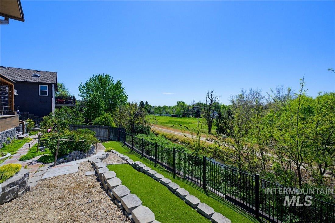 6507 W Summer Hill Drive, Boise, Idaho 83714, 3 Bedrooms, 2 Bathrooms, Residential For Sale, Price $599,900,MLS 98985321
