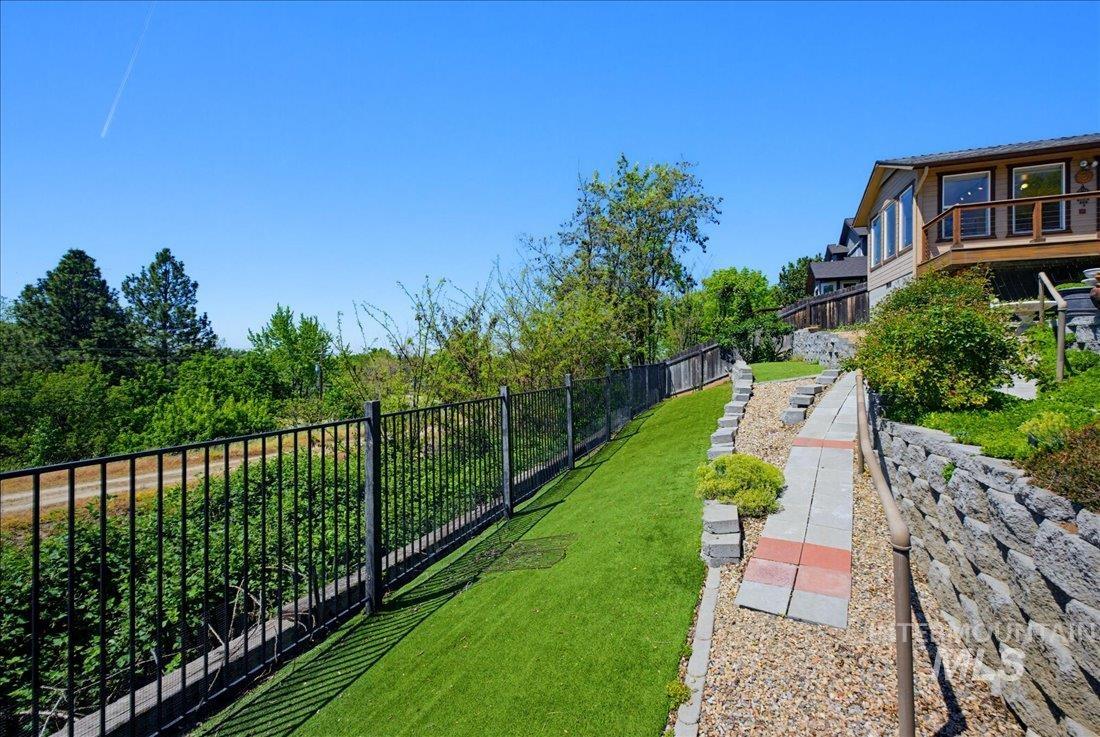 6507 W Summer Hill Drive, Boise, Idaho 83714, 3 Bedrooms, 2 Bathrooms, Residential For Sale, Price $599,900,MLS 98985321