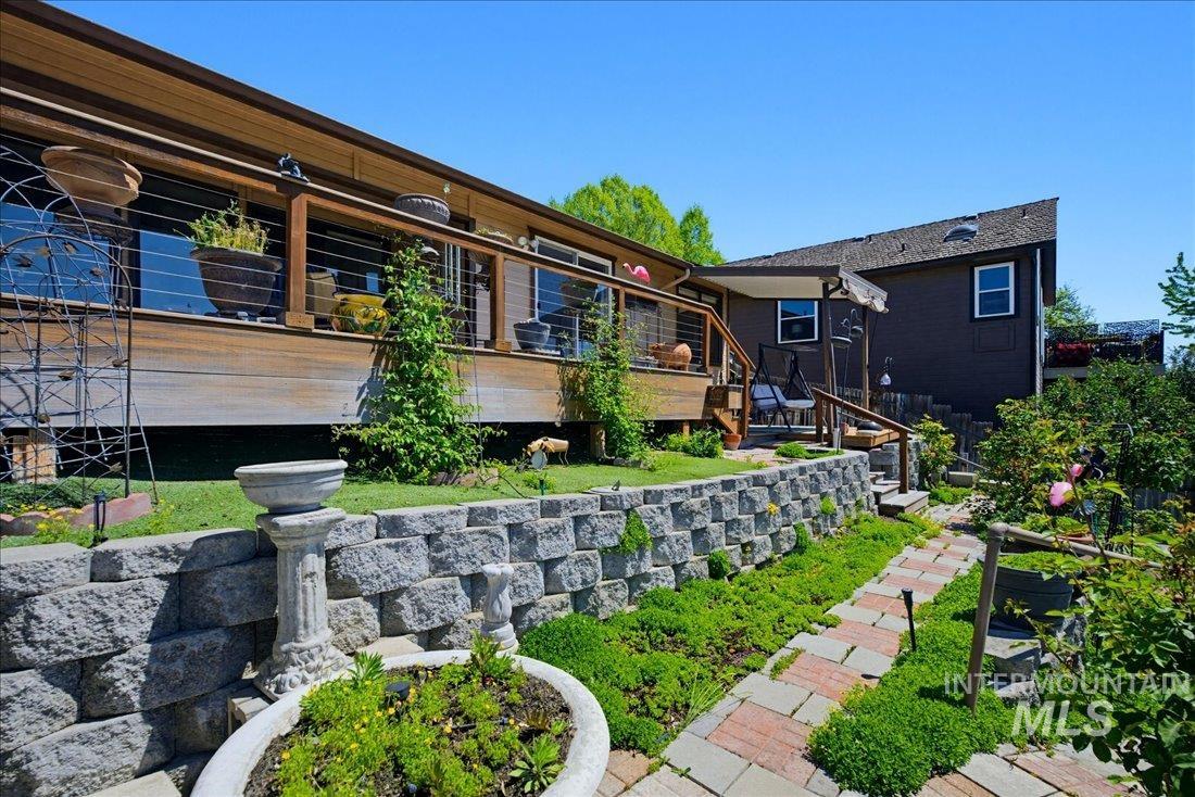 6507 W Summer Hill Drive, Boise, Idaho 83714, 3 Bedrooms, 2 Bathrooms, Residential For Sale, Price $599,900,MLS 98985321