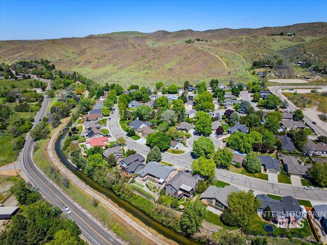 6507 W Summer Hill Drive, Boise, Idaho 83714, 3 Bedrooms, 2 Bathrooms, Residential For Sale, Price $599,900,MLS 98985321