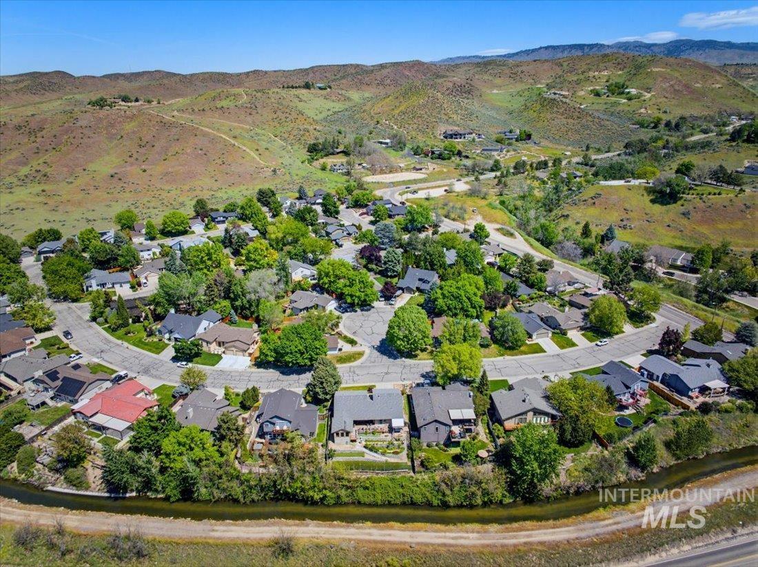6507 W Summer Hill Drive, Boise, Idaho 83714, 3 Bedrooms, 2 Bathrooms, Residential For Sale, Price $599,900,MLS 98985321