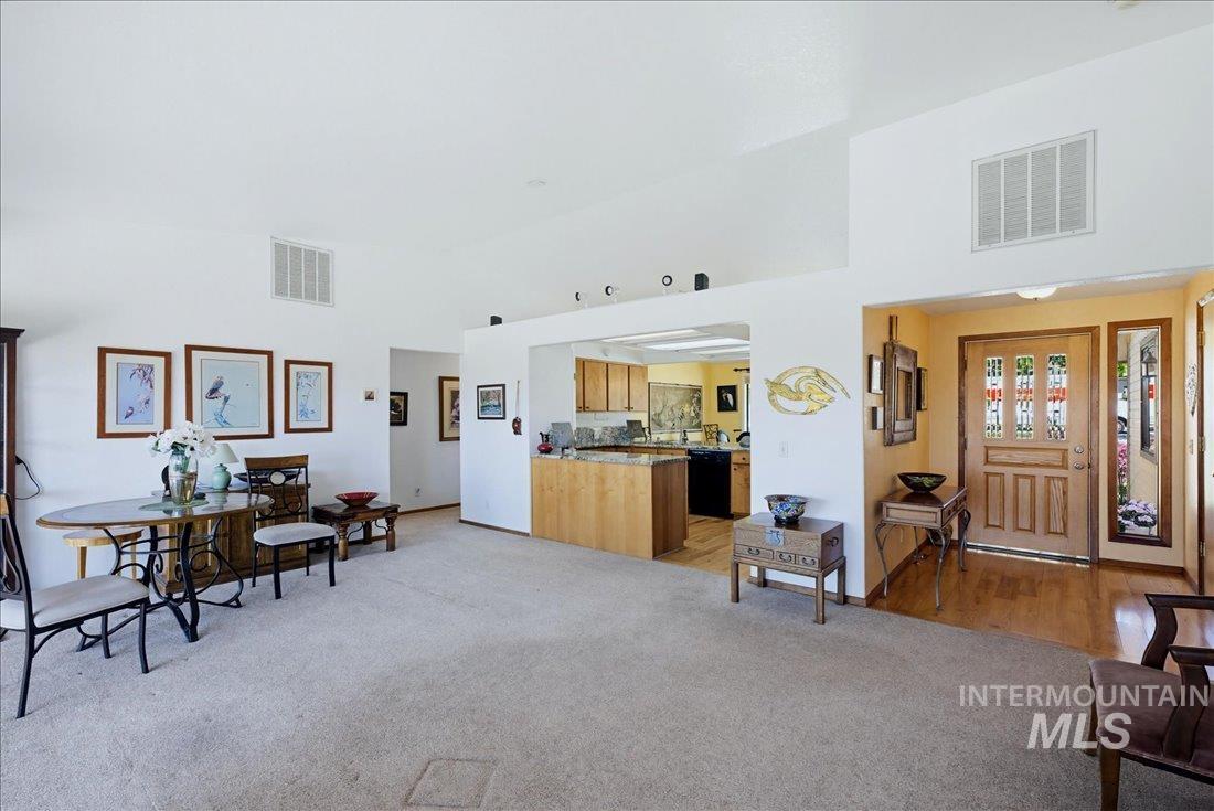 6507 W Summer Hill Drive, Boise, Idaho 83714, 3 Bedrooms, 2 Bathrooms, Residential For Sale, Price $599,900,MLS 98985321