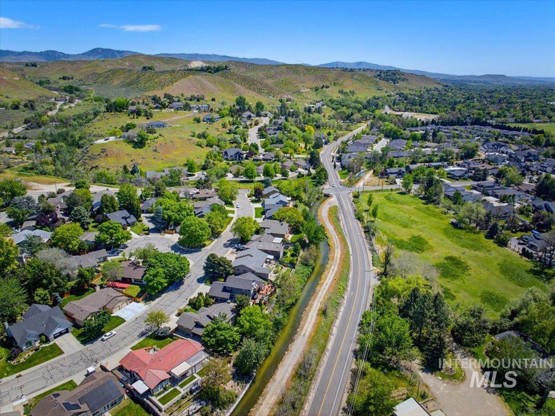 6507 W Summer Hill Drive, Boise, Idaho 83714, 3 Bedrooms, 2 Bathrooms, Residential For Sale, Price $599,900,MLS 98985321
