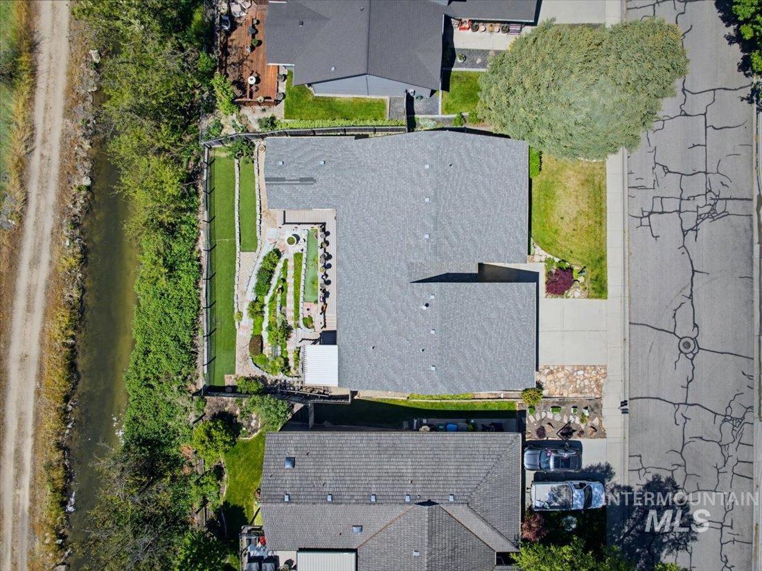 6507 W Summer Hill Drive, Boise, Idaho 83714, 3 Bedrooms, 2 Bathrooms, Residential For Sale, Price $599,900,MLS 98985321