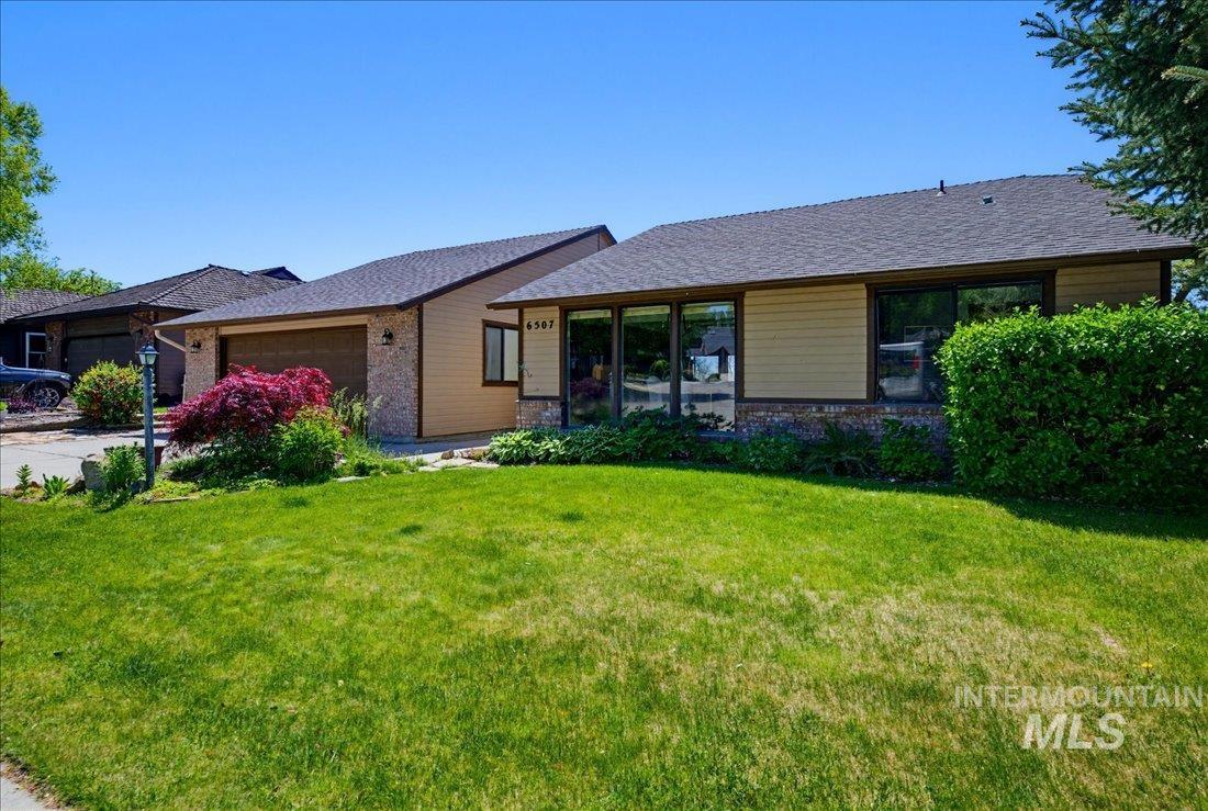 6507 W Summer Hill Drive, Boise, Idaho 83714, 3 Bedrooms, 2 Bathrooms, Residential For Sale, Price $599,900,MLS 98985321