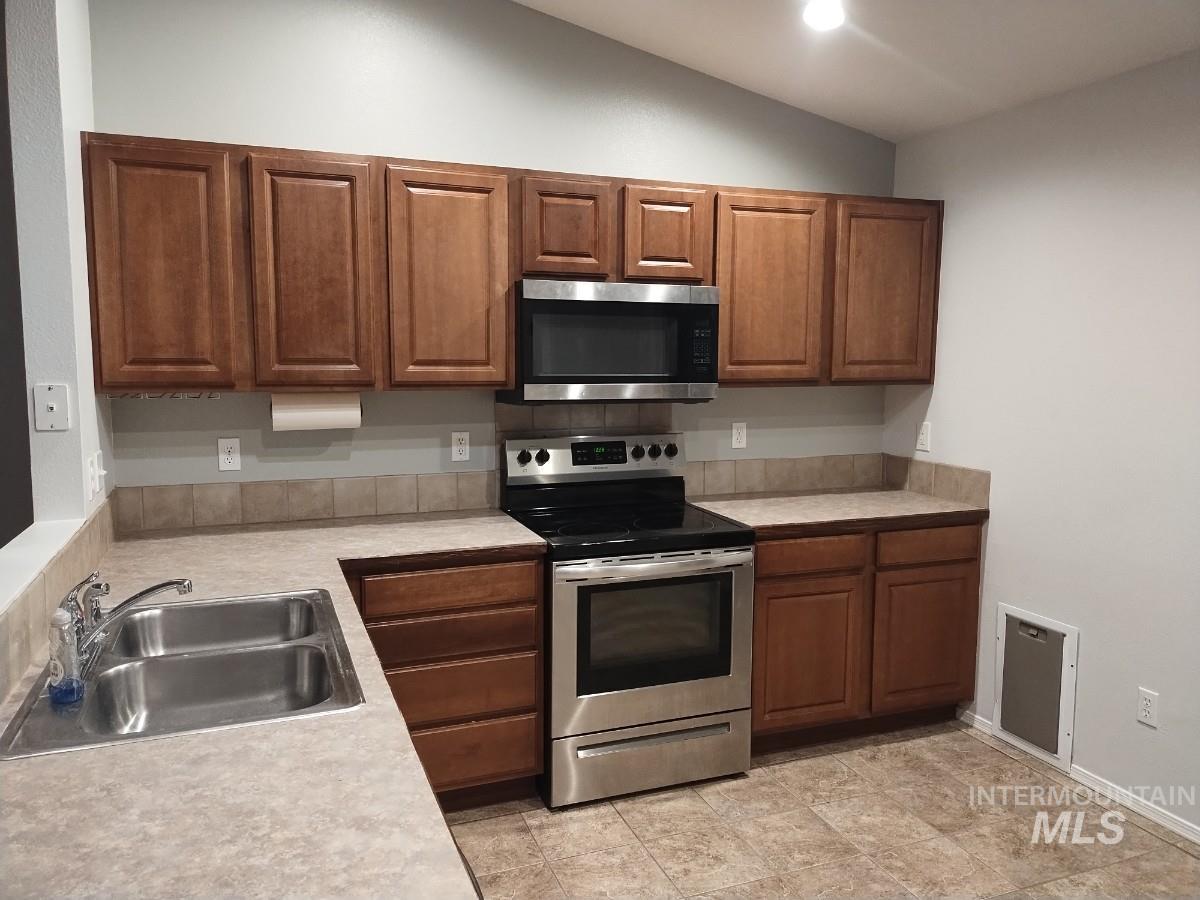 9375 W Hearthside Dr, Boise, Idaho 83709, 3 Bedrooms, 2 Bathrooms, Residential For Sale, Price $375,000,MLS 98985324