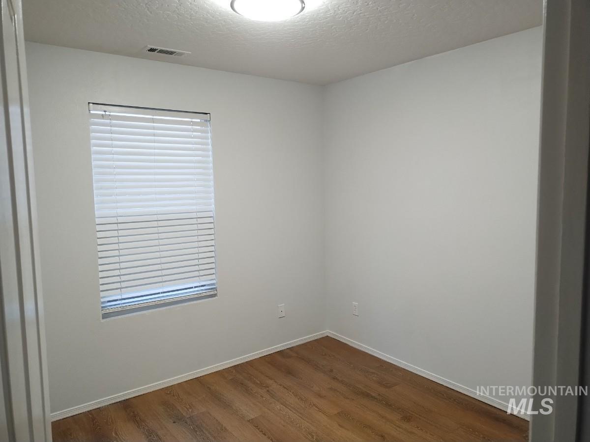9375 W Hearthside Dr, Boise, Idaho 83709, 3 Bedrooms, 2 Bathrooms, Residential For Sale, Price $375,000,MLS 98985324