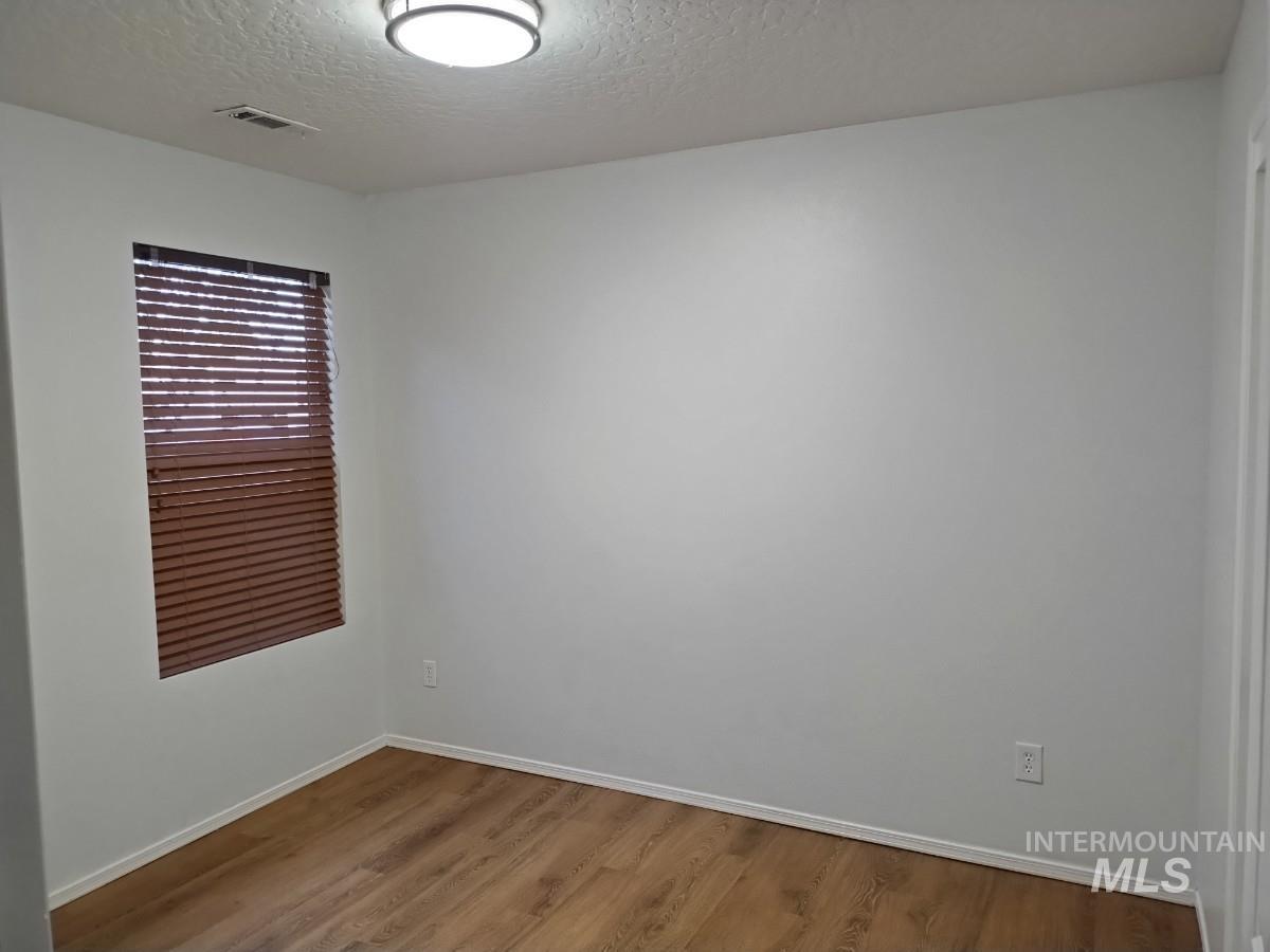 9375 W Hearthside Dr, Boise, Idaho 83709, 3 Bedrooms, 2 Bathrooms, Residential For Sale, Price $375,000,MLS 98985324