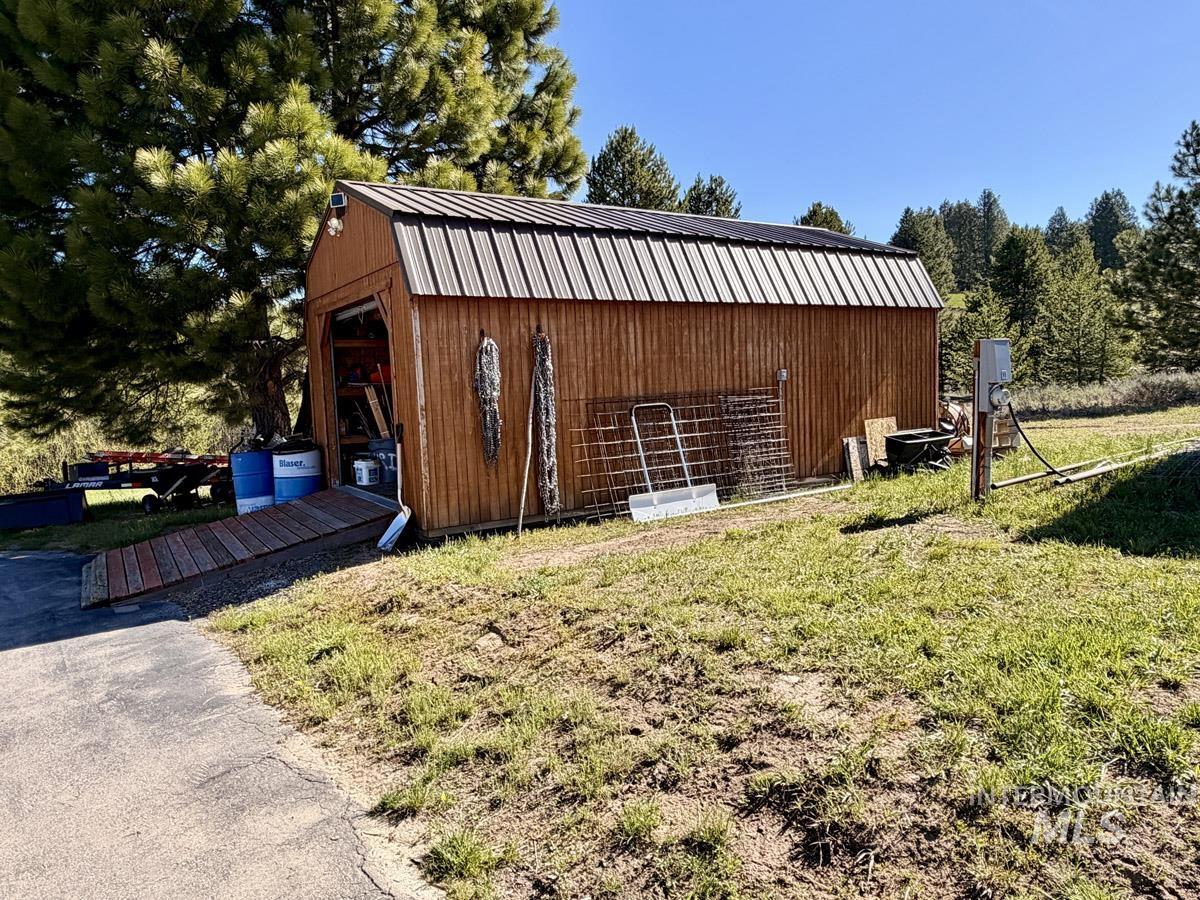 10307 Emma Loop, Cascade, Idaho 83611, 2 Bedrooms, 3 Bathrooms, Residential For Sale, Price $830,000,MLS 98985325