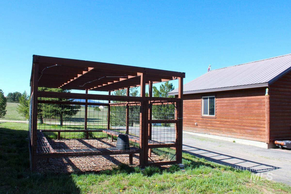 10307 Emma Loop, Cascade, Idaho 83611, 2 Bedrooms, 3 Bathrooms, Residential For Sale, Price $830,000,MLS 98985325