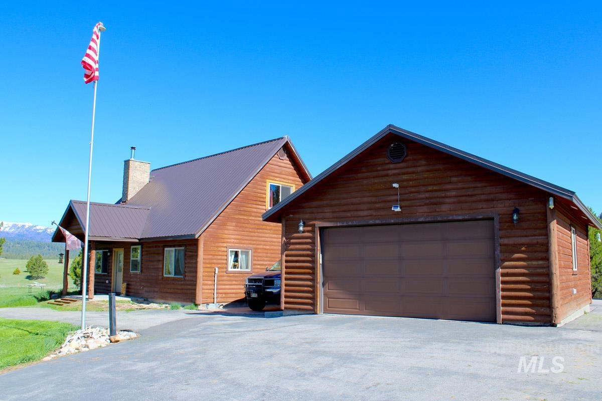 10307 Emma Loop, Cascade, Idaho 83611, 2 Bedrooms, 3 Bathrooms, Residential For Sale, Price $830,000,MLS 98985325