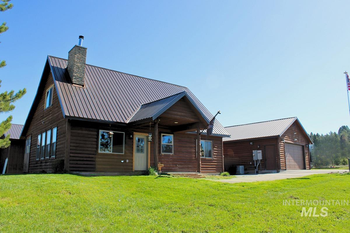 10307 Emma Loop, Cascade, Idaho 83611, 2 Bedrooms, 3 Bathrooms, Residential For Sale, Price $830,000,MLS 98985325