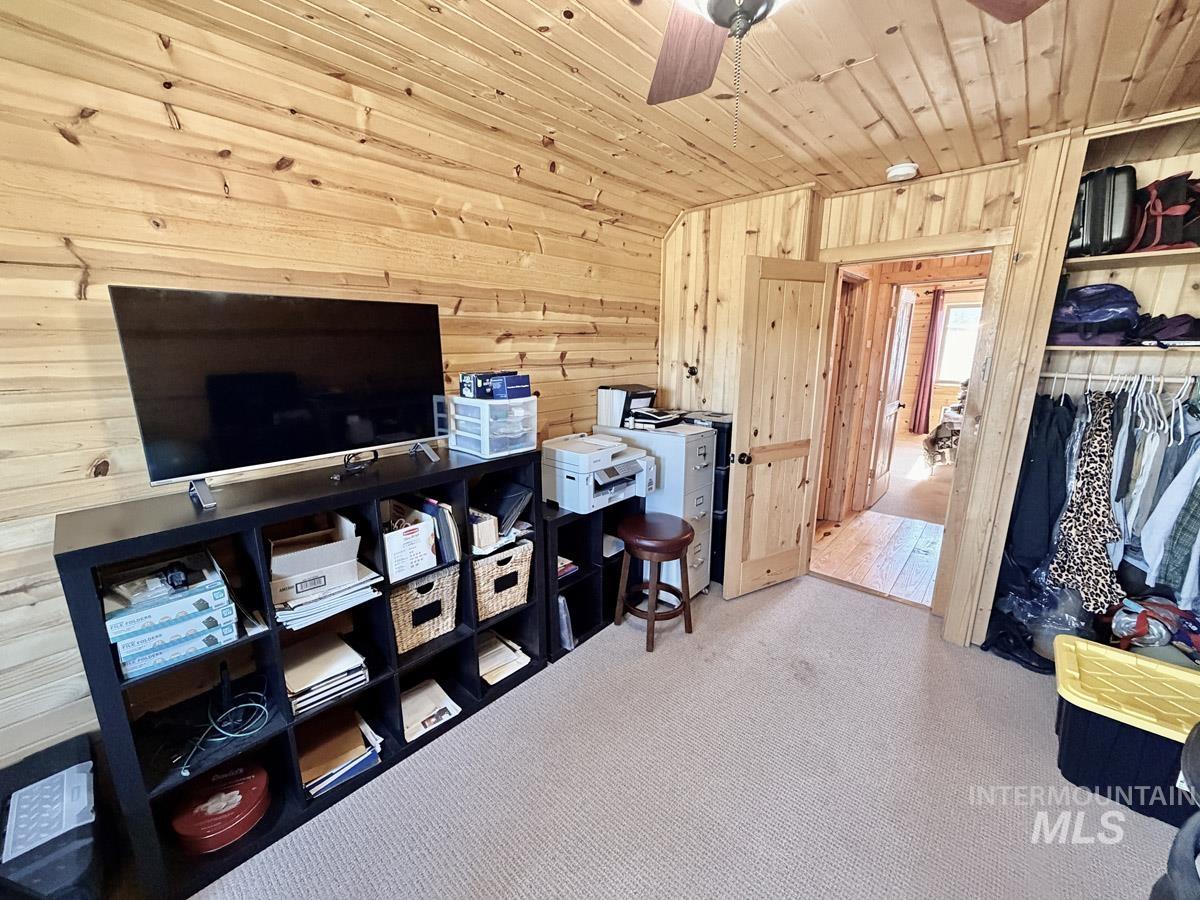 10307 Emma Loop, Cascade, Idaho 83611, 2 Bedrooms, 3 Bathrooms, Residential For Sale, Price $830,000,MLS 98985325