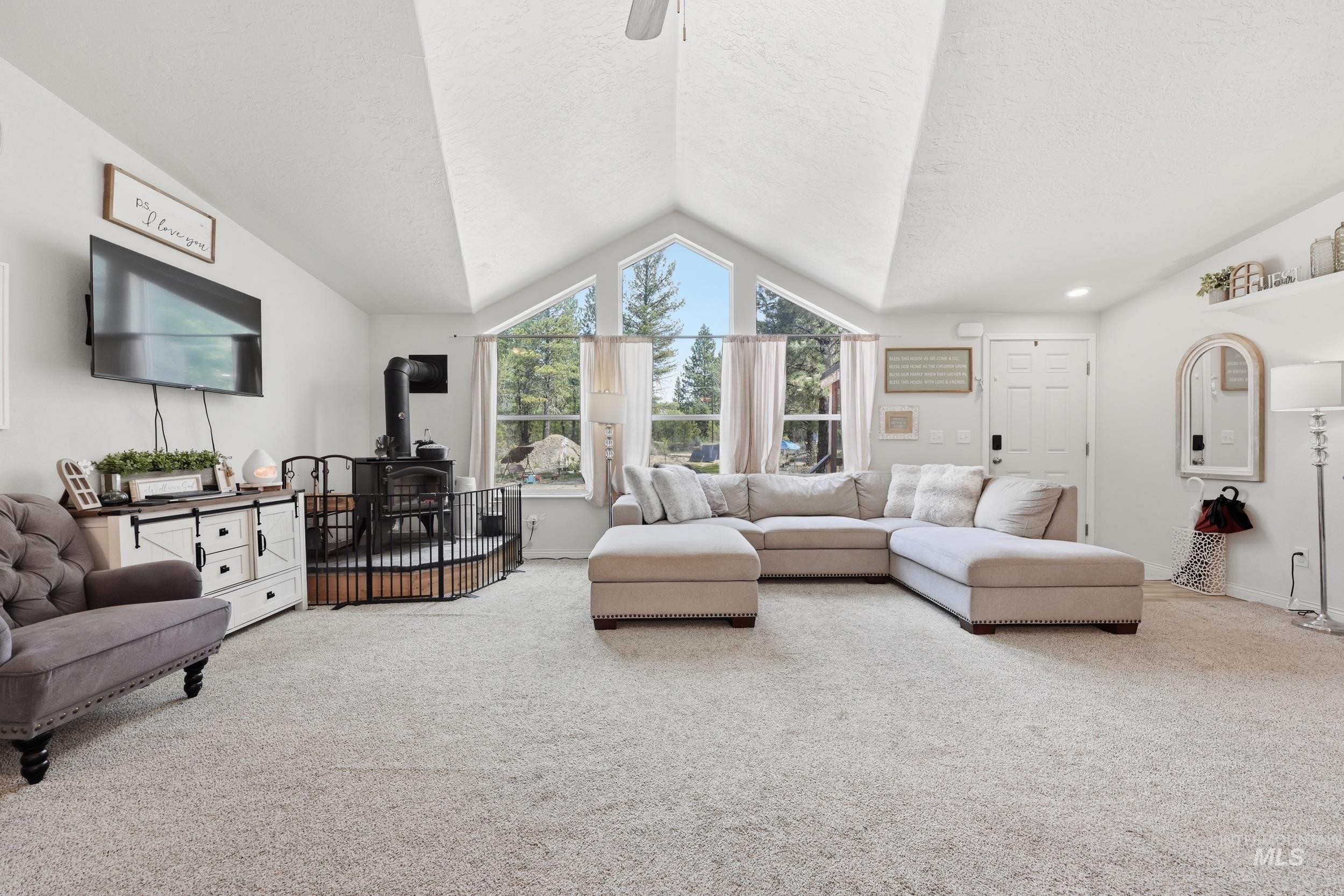 17 Mountain Meadow Rd, Idaho City, Idaho 83631, 3 Bedrooms, 2 Bathrooms, Residential For Sale, Price $475,000,MLS 98985328