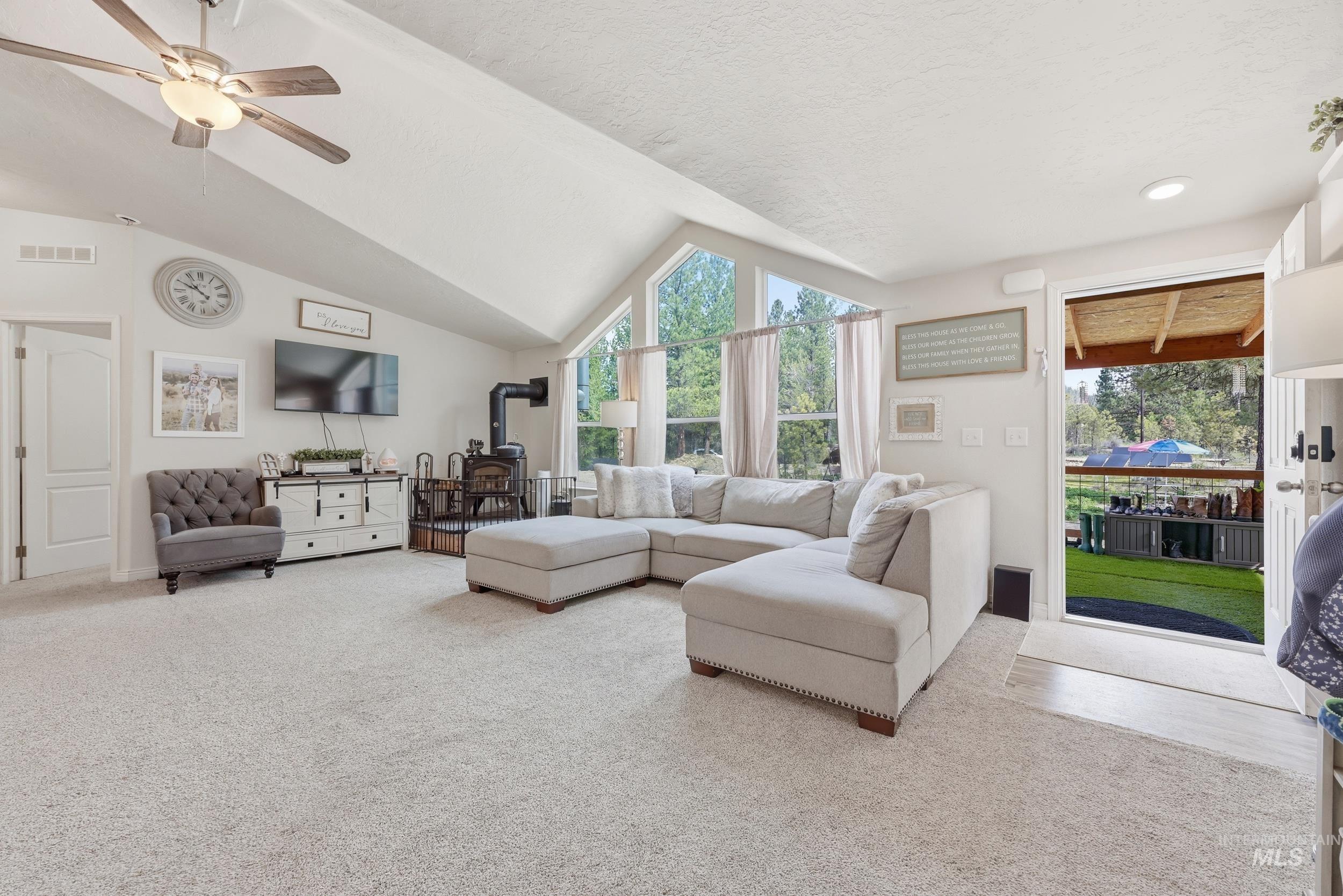 17 Mountain Meadow Rd, Idaho City, Idaho 83631, 3 Bedrooms, 2 Bathrooms, Residential For Sale, Price $475,000,MLS 98985328