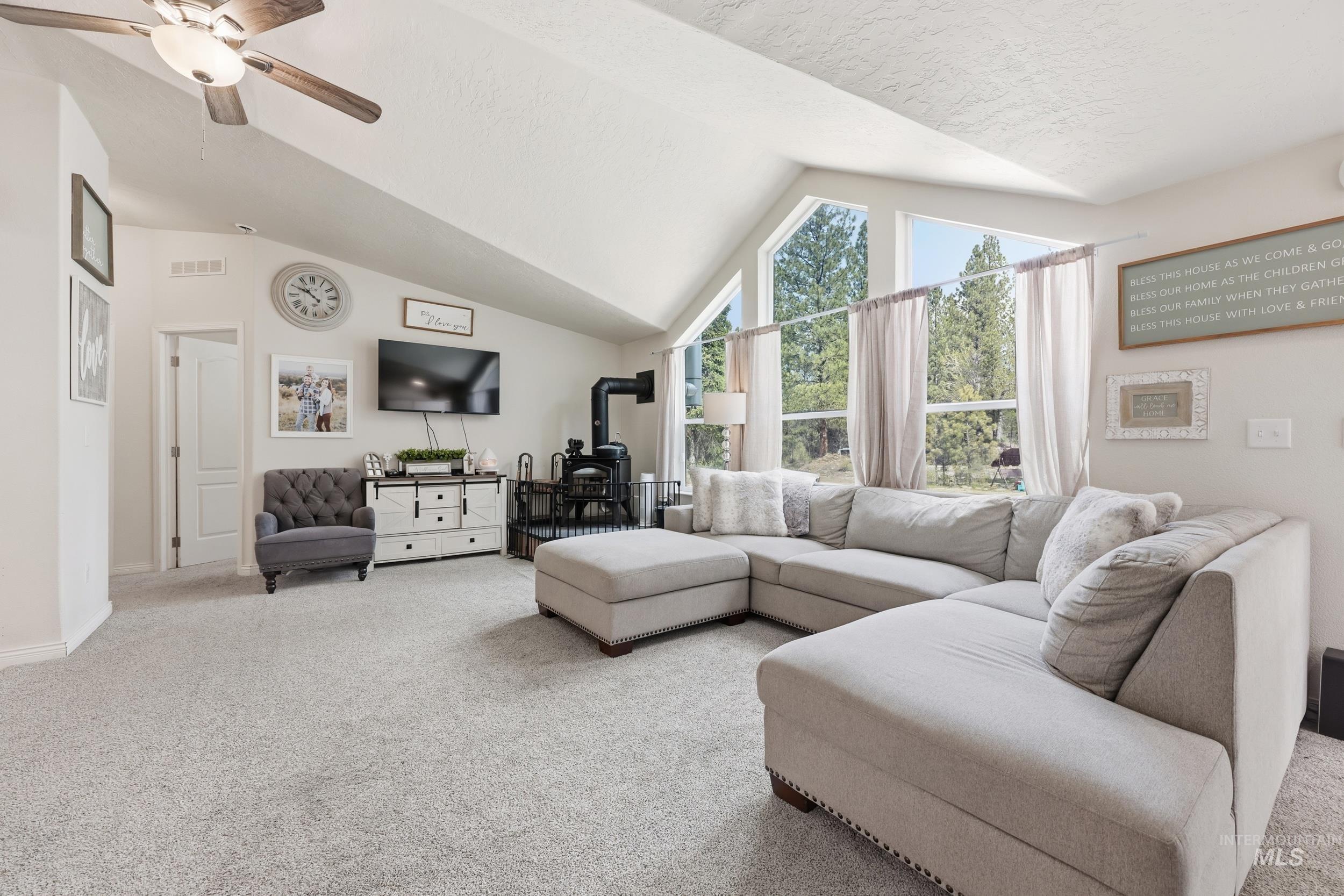 17 Mountain Meadow Rd, Idaho City, Idaho 83631, 3 Bedrooms, 2 Bathrooms, Residential For Sale, Price $475,000,MLS 98985328