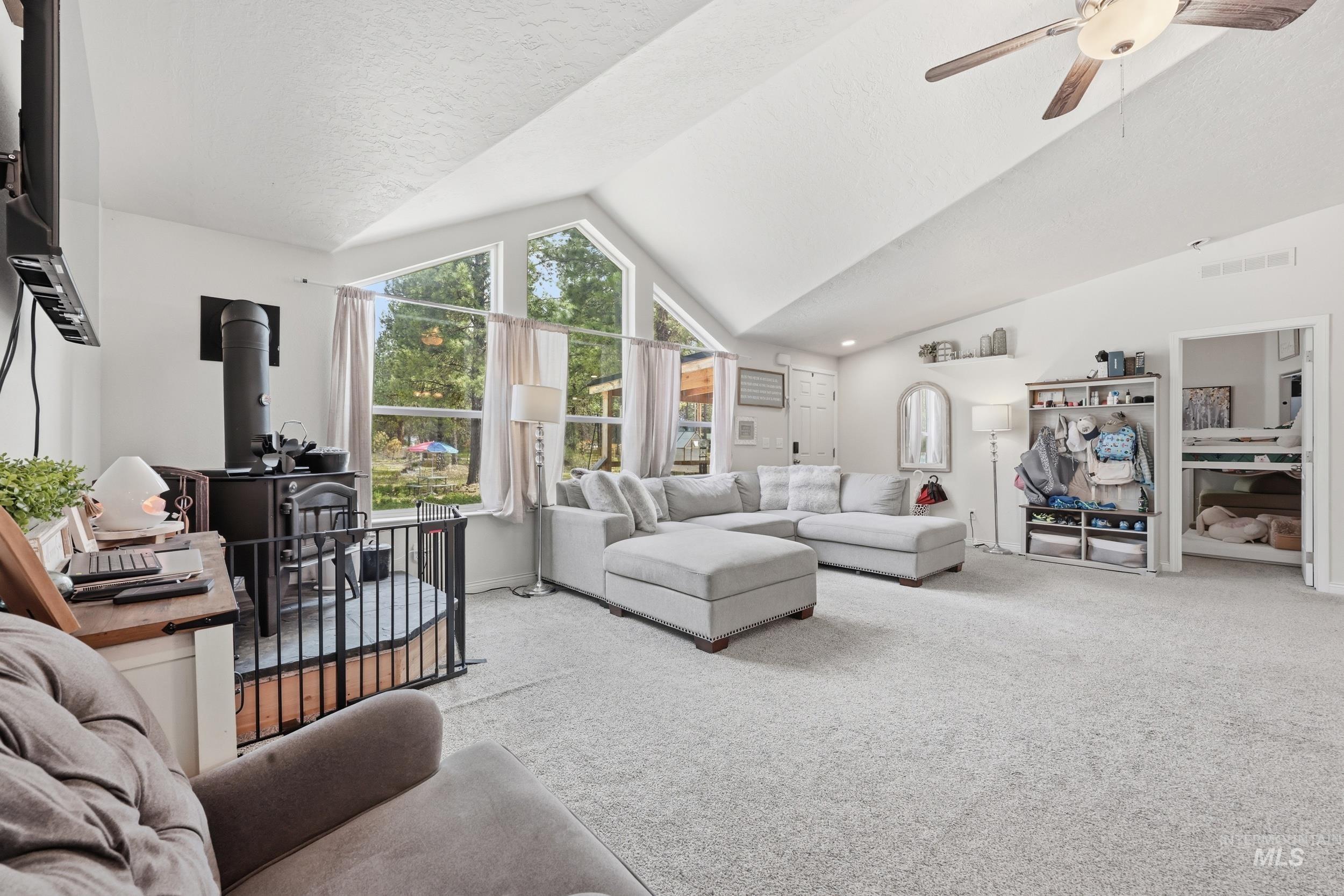 17 Mountain Meadow Rd, Idaho City, Idaho 83631, 3 Bedrooms, 2 Bathrooms, Residential For Sale, Price $475,000,MLS 98985328