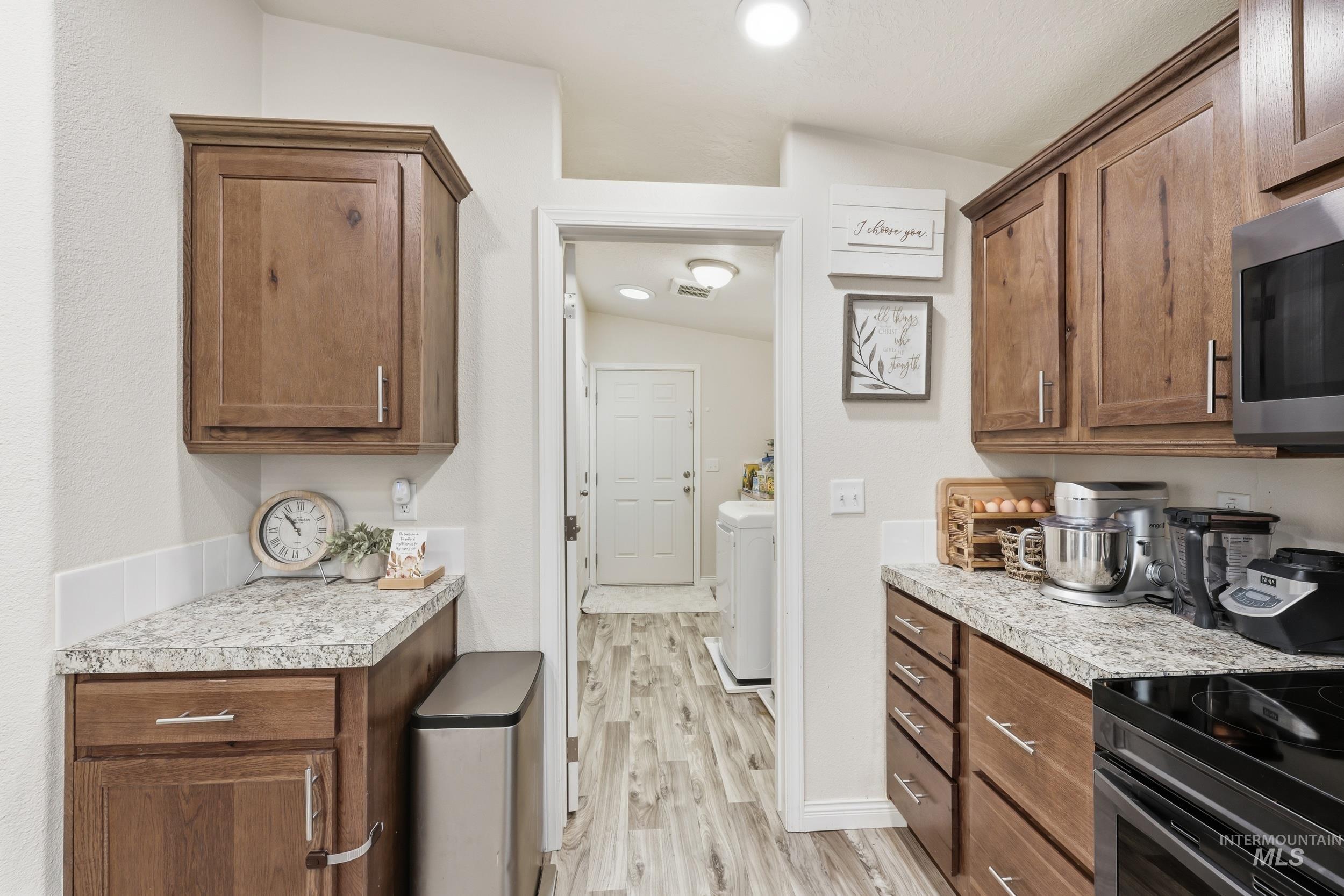 17 Mountain Meadow Rd, Idaho City, Idaho 83631, 3 Bedrooms, 2 Bathrooms, Residential For Sale, Price $475,000,MLS 98985328
