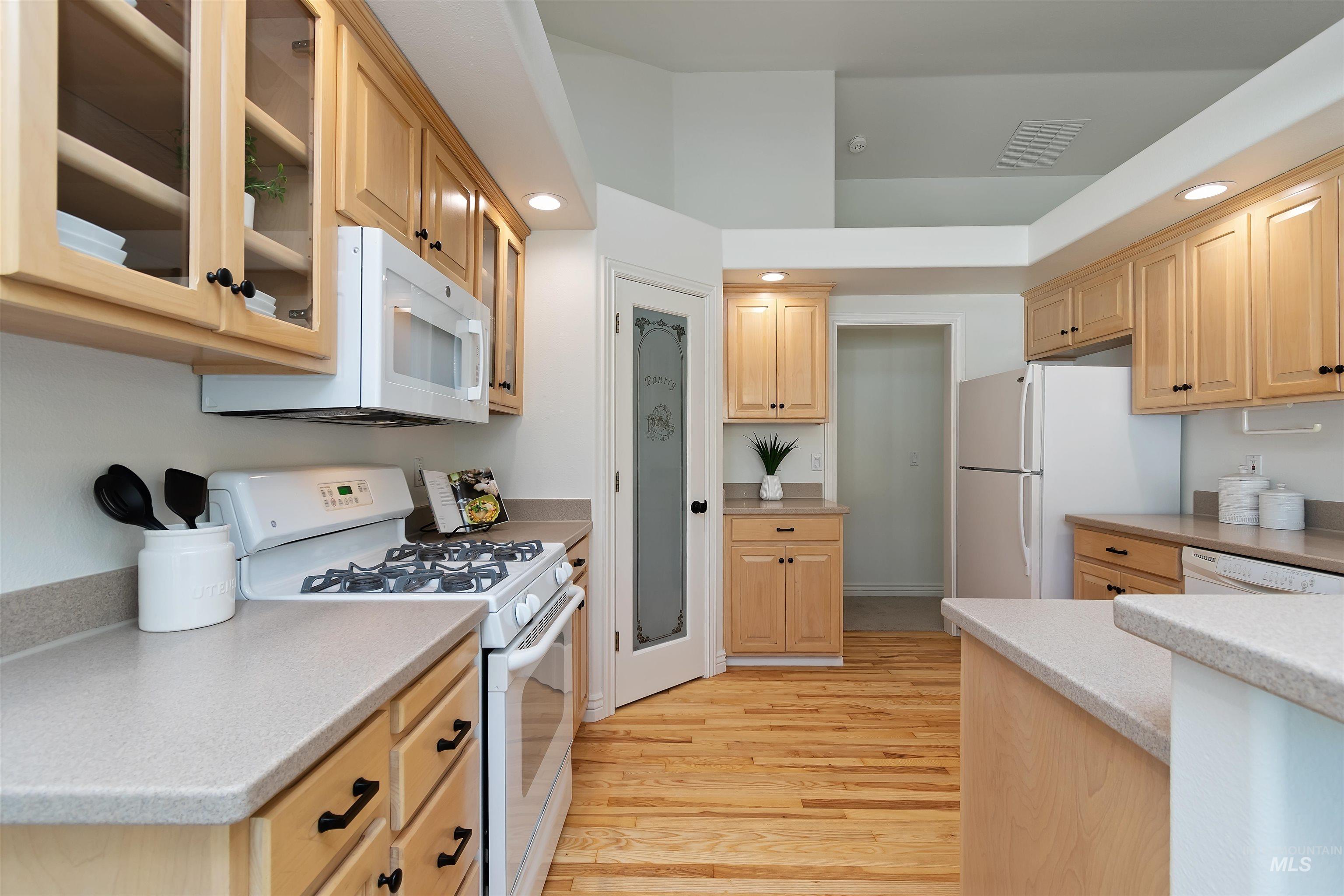 2188 E Skokie Dr, Eagle, Idaho 83616-5450, 3 Bedrooms, 2 Bathrooms, Residential For Sale, Price $625,000,MLS 98985329