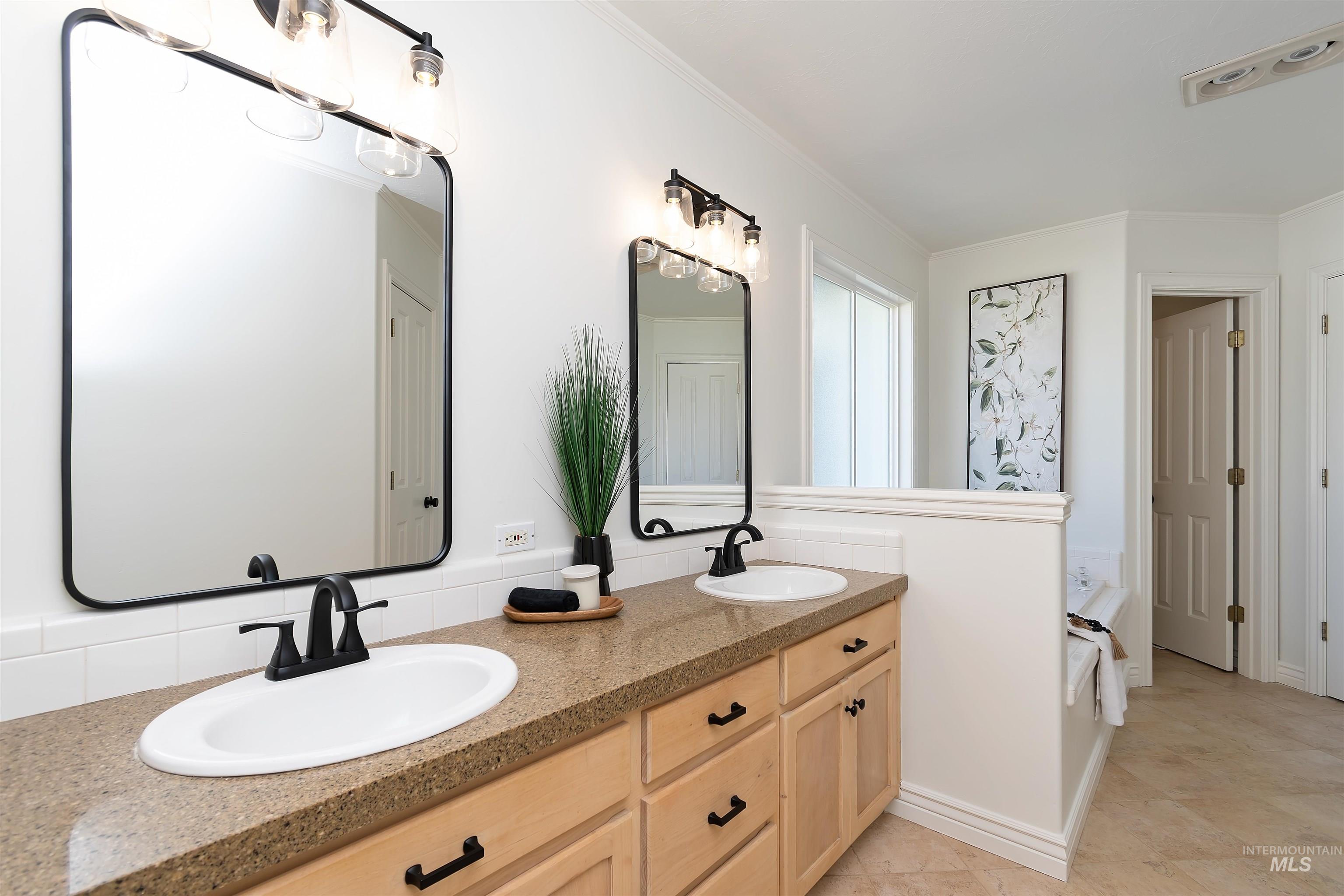 2188 E Skokie Dr, Eagle, Idaho 83616-5450, 3 Bedrooms, 2 Bathrooms, Residential For Sale, Price $625,000,MLS 98985329