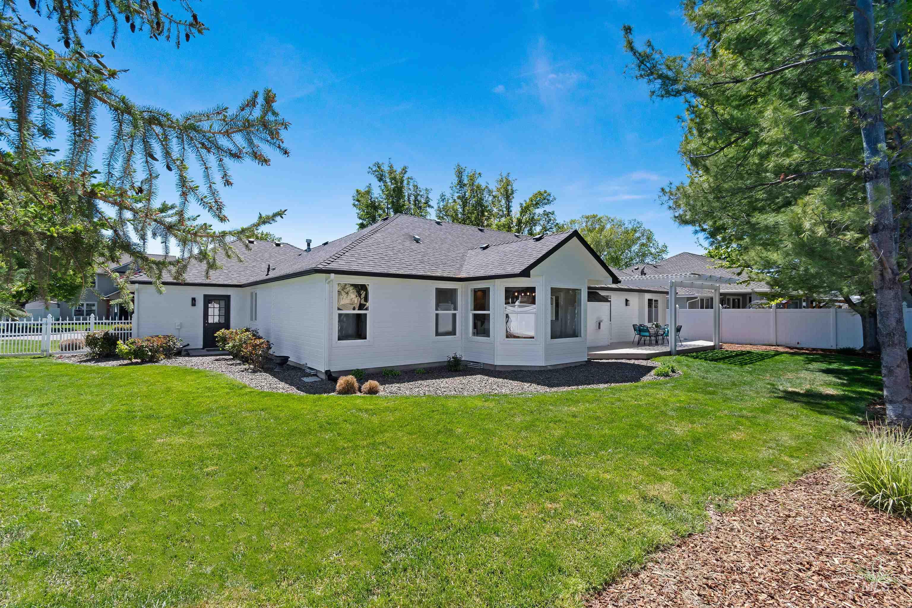 2188 E Skokie Dr, Eagle, Idaho 83616-5450, 3 Bedrooms, 2 Bathrooms, Residential For Sale, Price $625,000,MLS 98985329