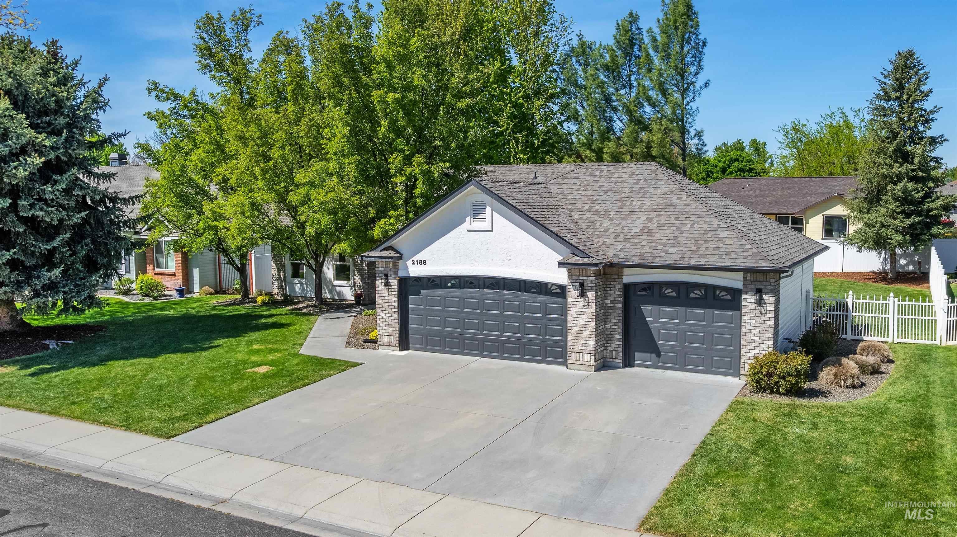2188 E Skokie Dr, Eagle, Idaho 83616-5450, 3 Bedrooms, 2 Bathrooms, Residential For Sale, Price $625,000,MLS 98985329