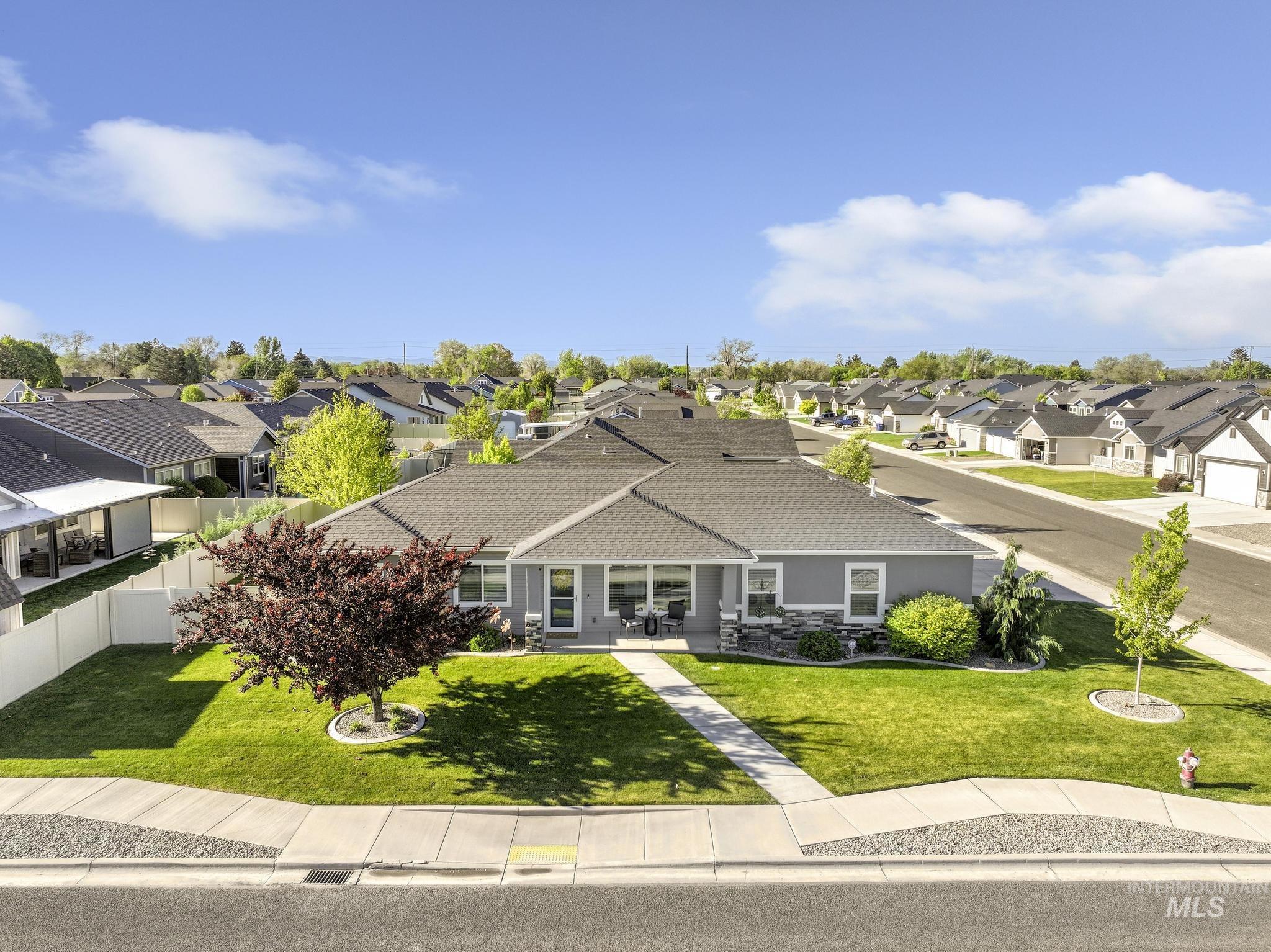 1050 Birchton Loop, Twin Falls, Idaho 83301, 4 Bedrooms, 2 Bathrooms, Residential For Sale, Price $450,000,MLS 98985331