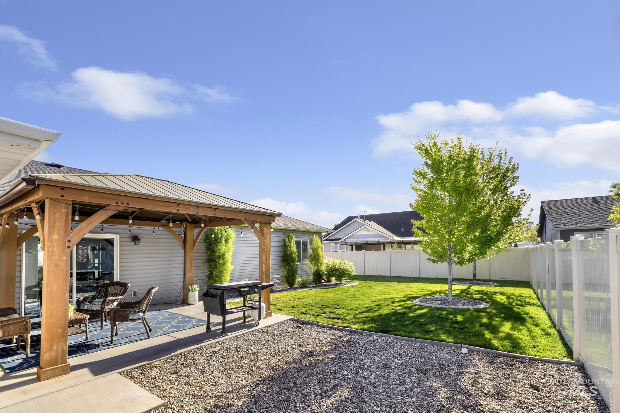 1050 Birchton Loop, Twin Falls, Idaho 83301, 4 Bedrooms, 2 Bathrooms, Residential For Sale, Price $450,000,MLS 98985331