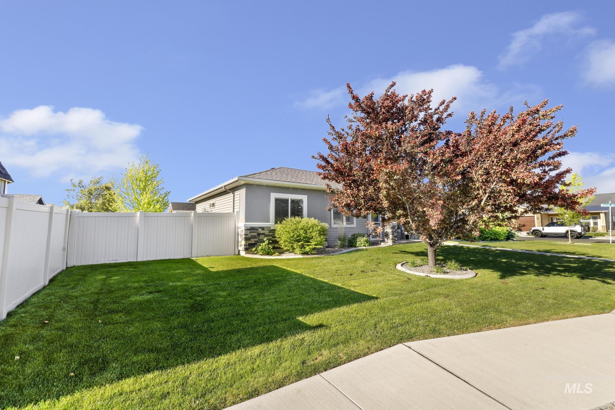 1050 Birchton Loop, Twin Falls, Idaho 83301, 4 Bedrooms, 2 Bathrooms, Residential For Sale, Price $450,000,MLS 98985331