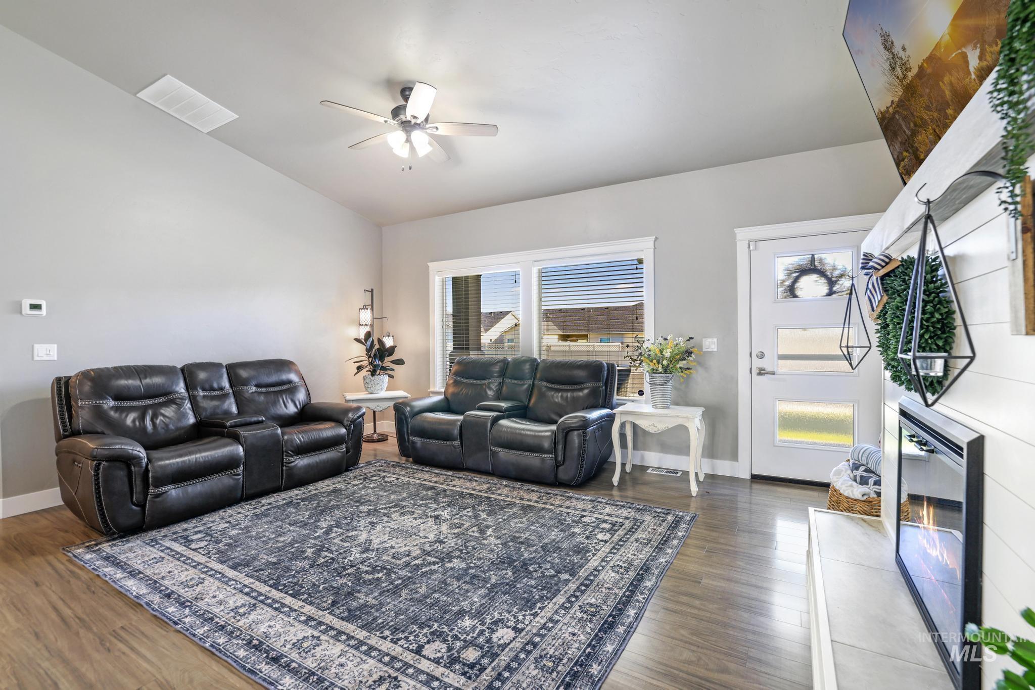 1050 Birchton Loop, Twin Falls, Idaho 83301, 4 Bedrooms, 2 Bathrooms, Residential For Sale, Price $450,000,MLS 98985331