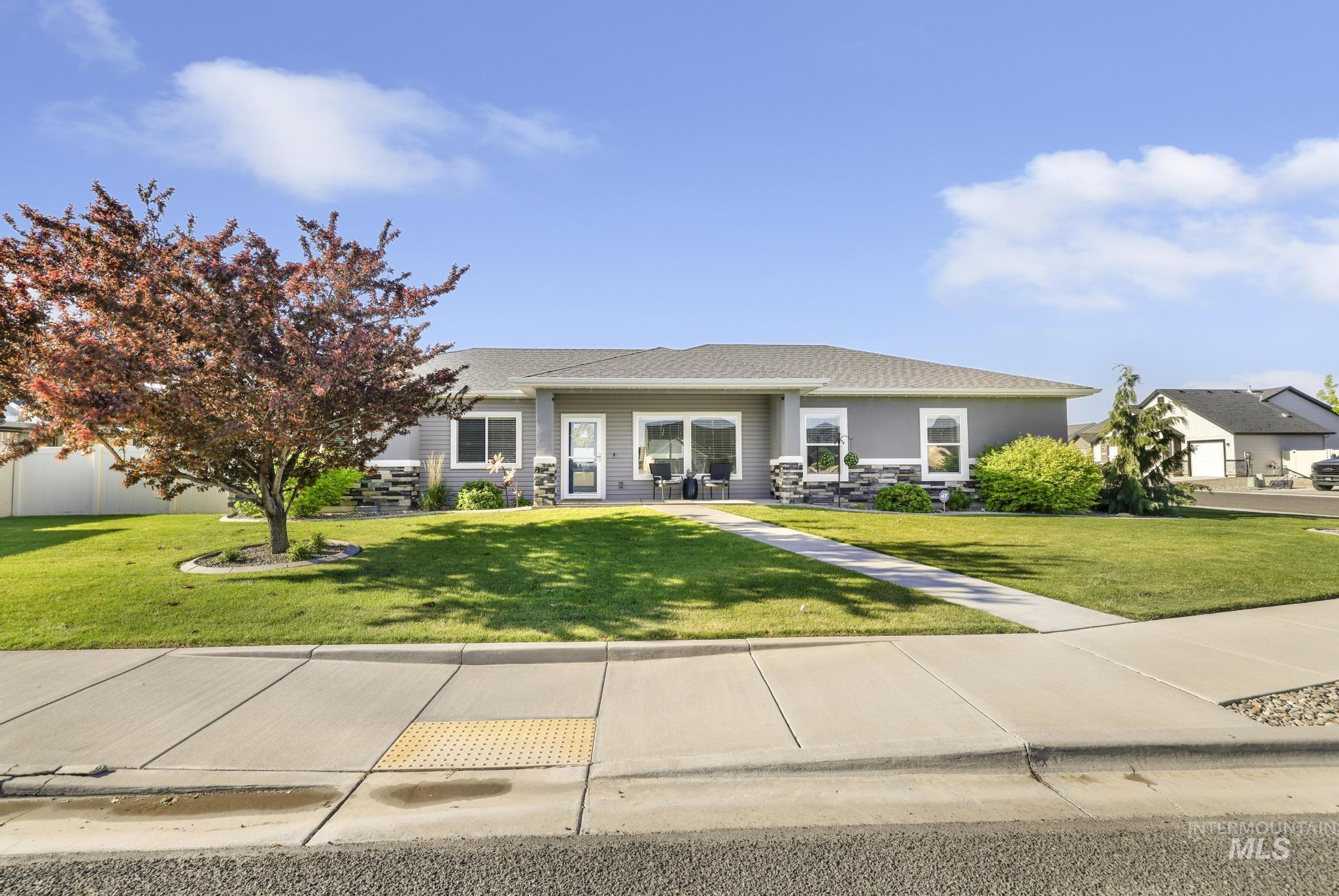 1050 Birchton Loop, Twin Falls, Idaho 83301, 4 Bedrooms, 2 Bathrooms, Residential For Sale, Price $450,000,MLS 98985331