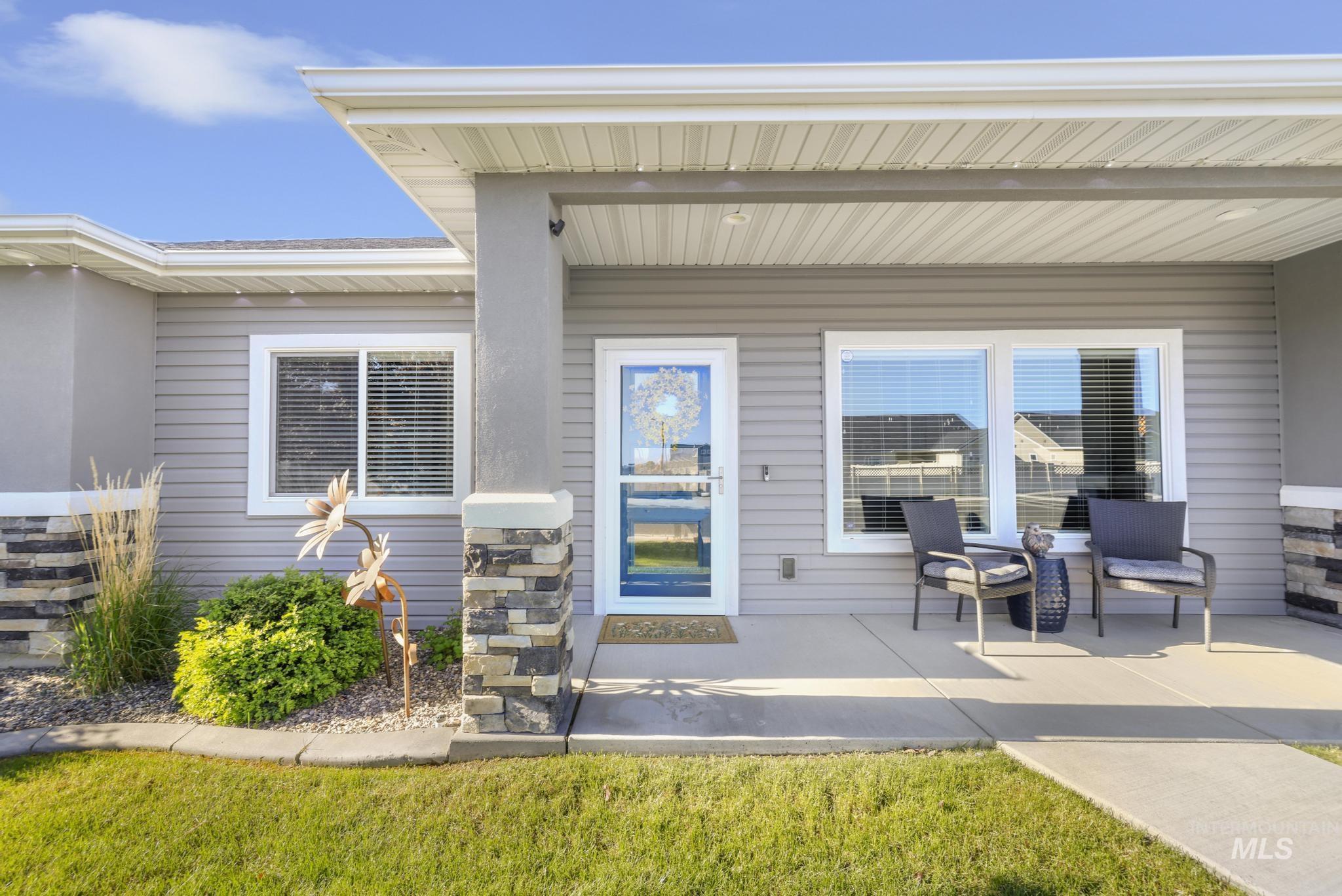 1050 Birchton Loop, Twin Falls, Idaho 83301, 4 Bedrooms, 2 Bathrooms, Residential For Sale, Price $450,000,MLS 98985331
