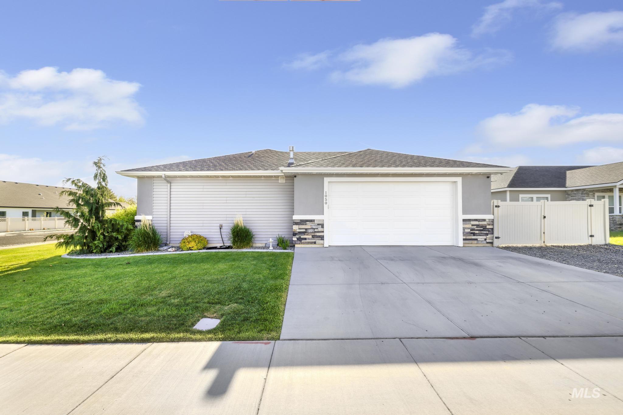 1050 Birchton Loop, Twin Falls, Idaho 83301, 4 Bedrooms, 2 Bathrooms, Residential For Sale, Price $450,000,MLS 98985331