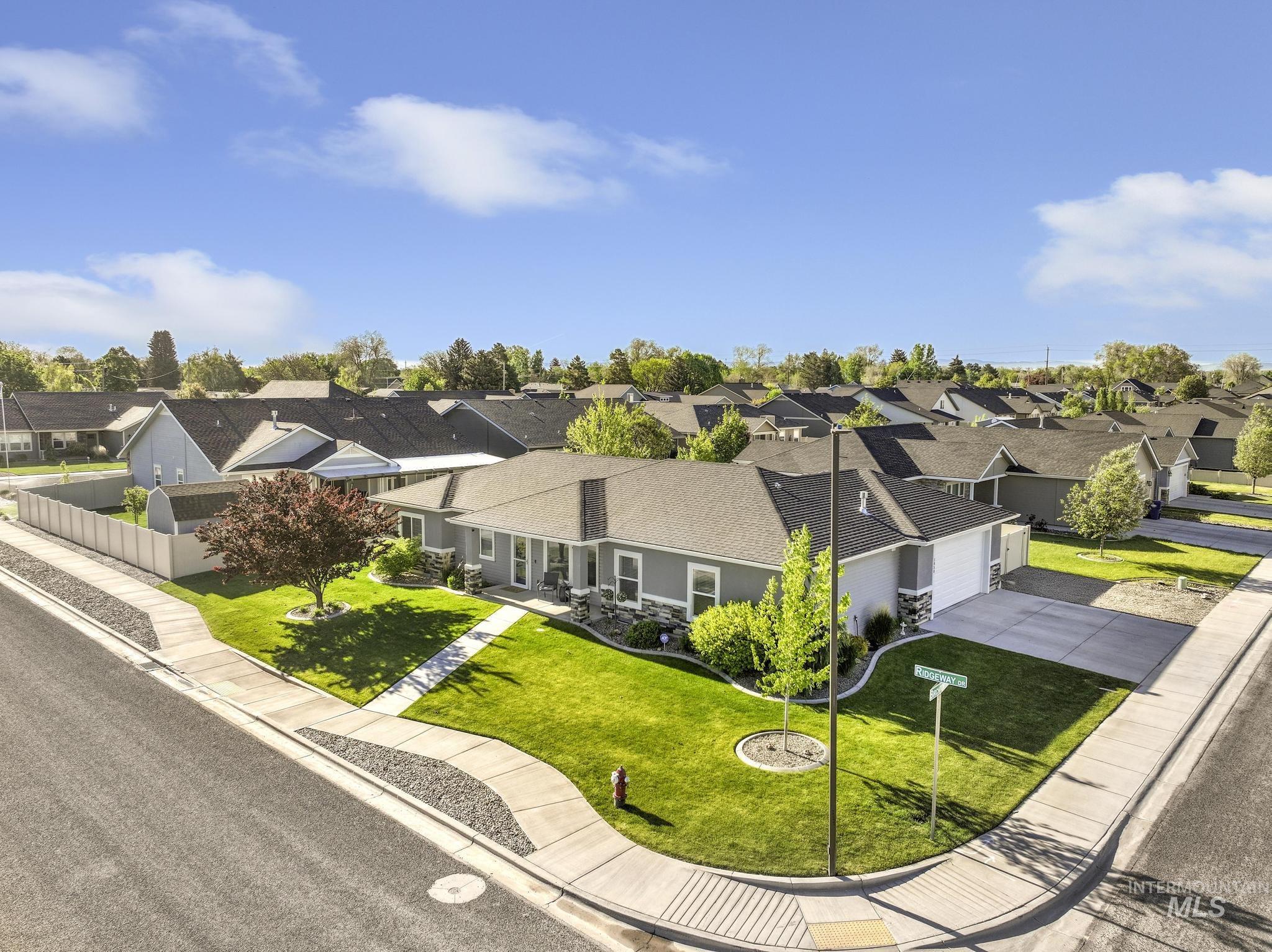 1050 Birchton Loop, Twin Falls, Idaho 83301, 4 Bedrooms, 2 Bathrooms, Residential For Sale, Price $450,000,MLS 98985331