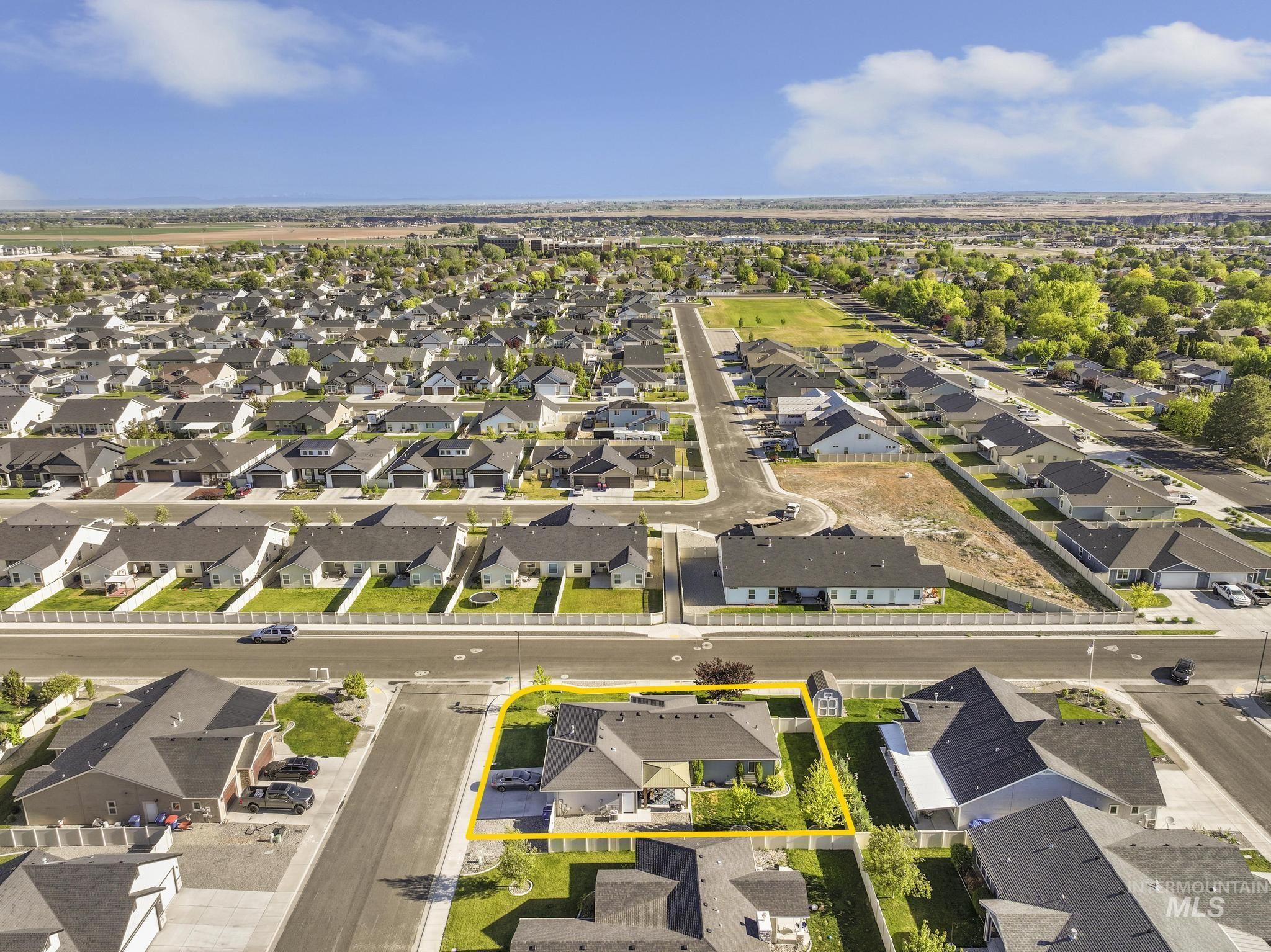 1050 Birchton Loop, Twin Falls, Idaho 83301, 4 Bedrooms, 2 Bathrooms, Residential For Sale, Price $450,000,MLS 98985331