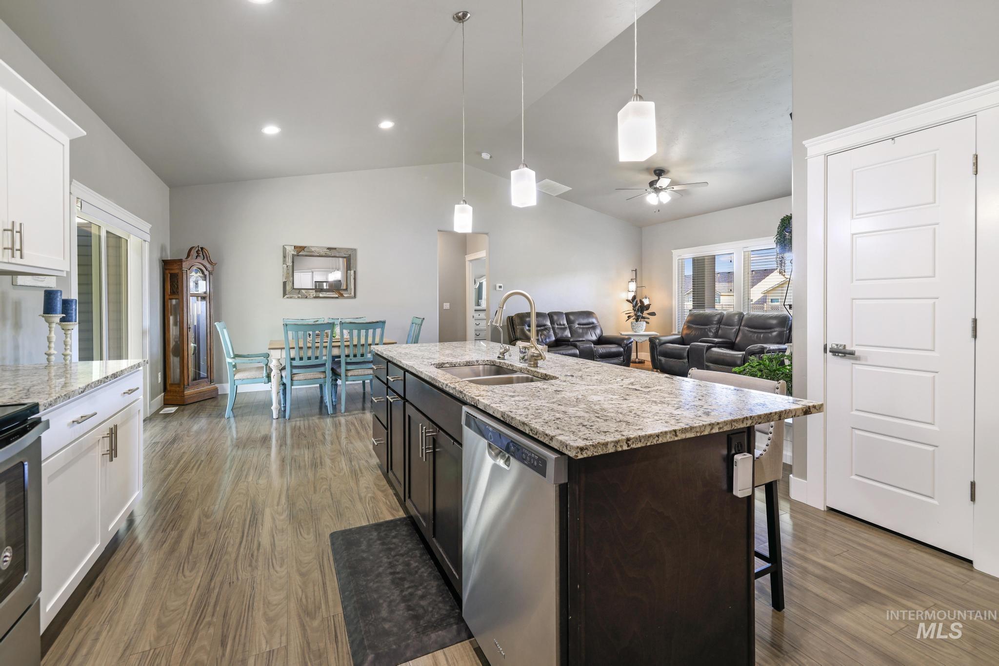 1050 Birchton Loop, Twin Falls, Idaho 83301, 4 Bedrooms, 2 Bathrooms, Residential For Sale, Price $450,000,MLS 98985331